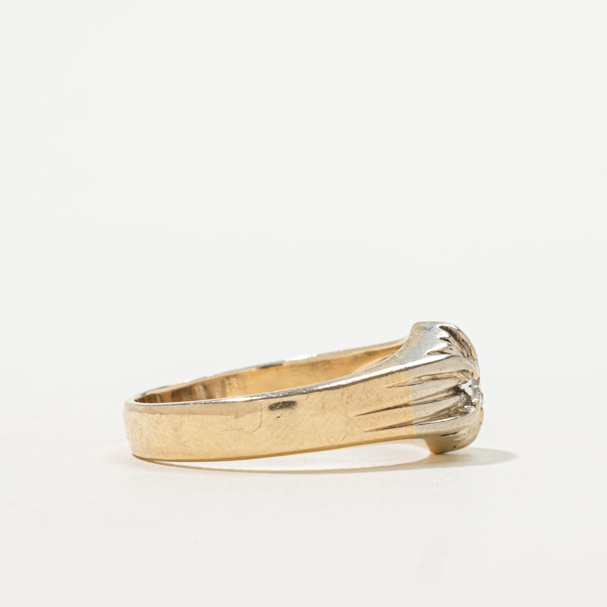 Two Tone Belcher Set Diamond Grooved Ring | 0.25ct | SZ 10.5
