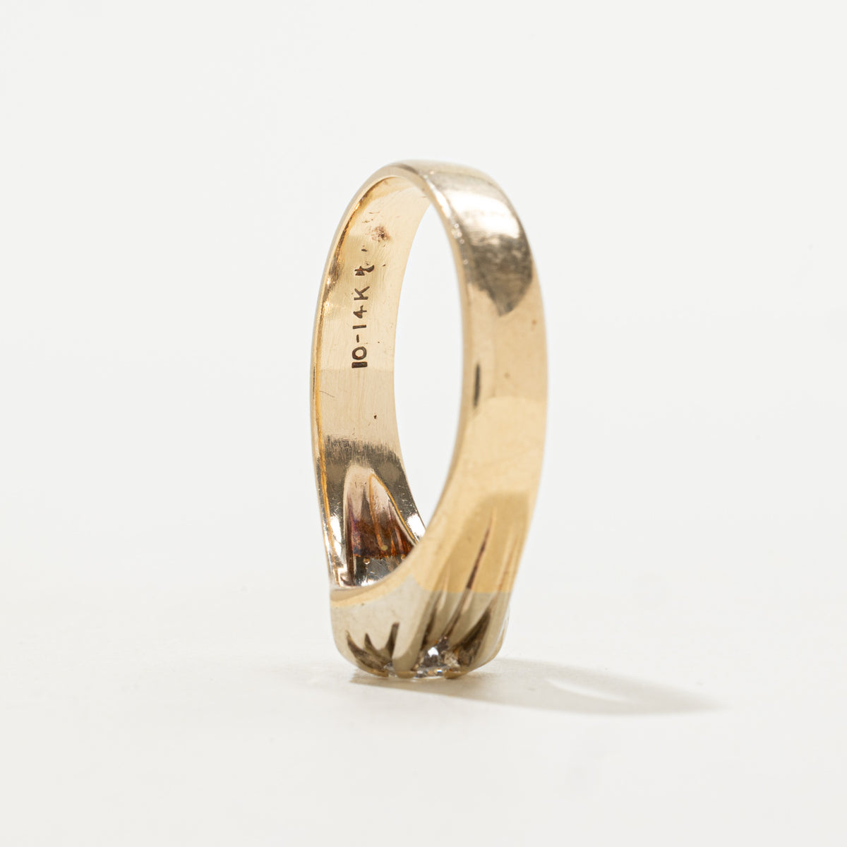 Two Tone Belcher Set Diamond Grooved Ring | 0.25ct | SZ 10.5