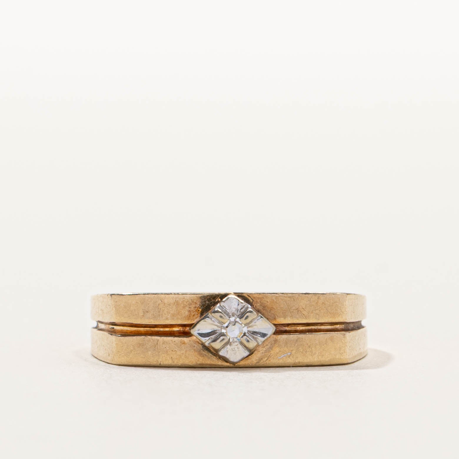 10k Illusion Set Diamond Grooved Band | 5mm | SZ 6.25