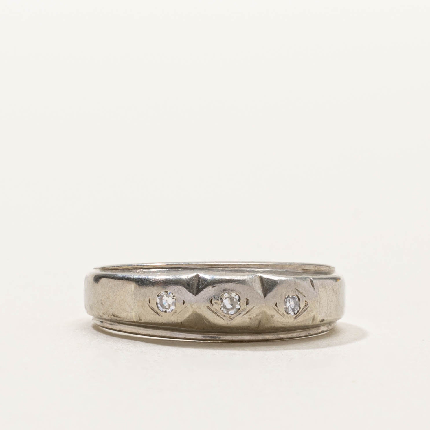 10k Three Stone Diamond Grooved Dome | SZ 5