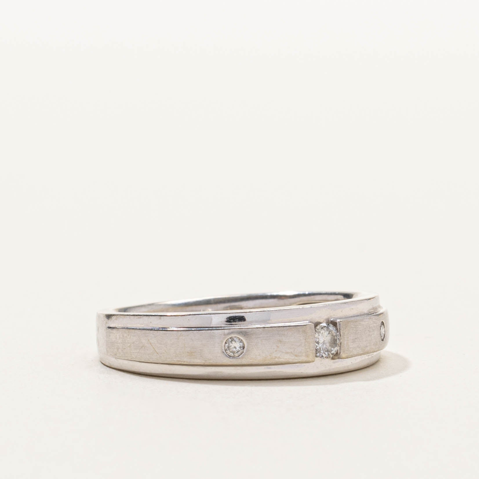 10k White Gold Flush Set Diamond Ring | SZ 8.25