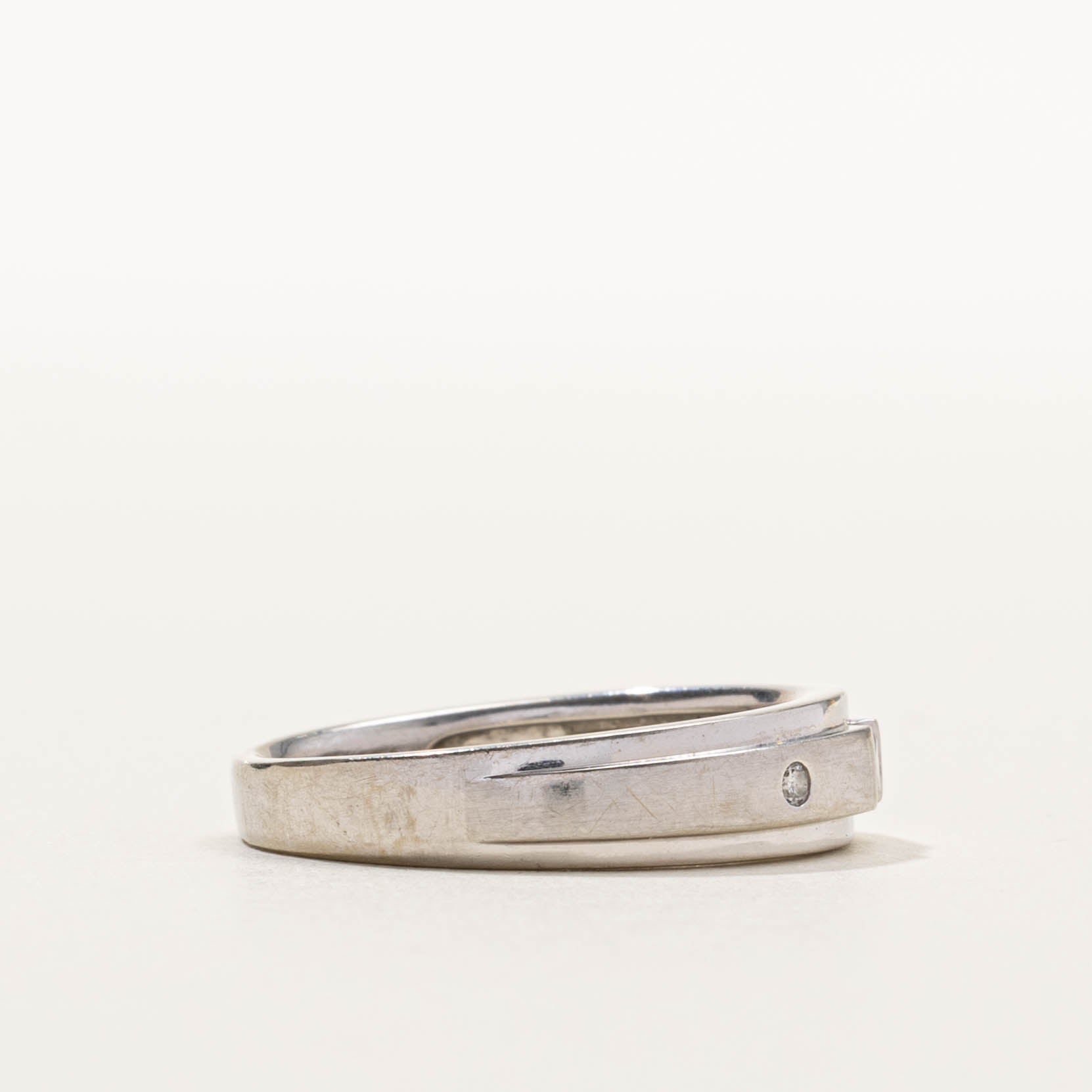 10k White Gold Flush Set Diamond Ring | SZ 8.25