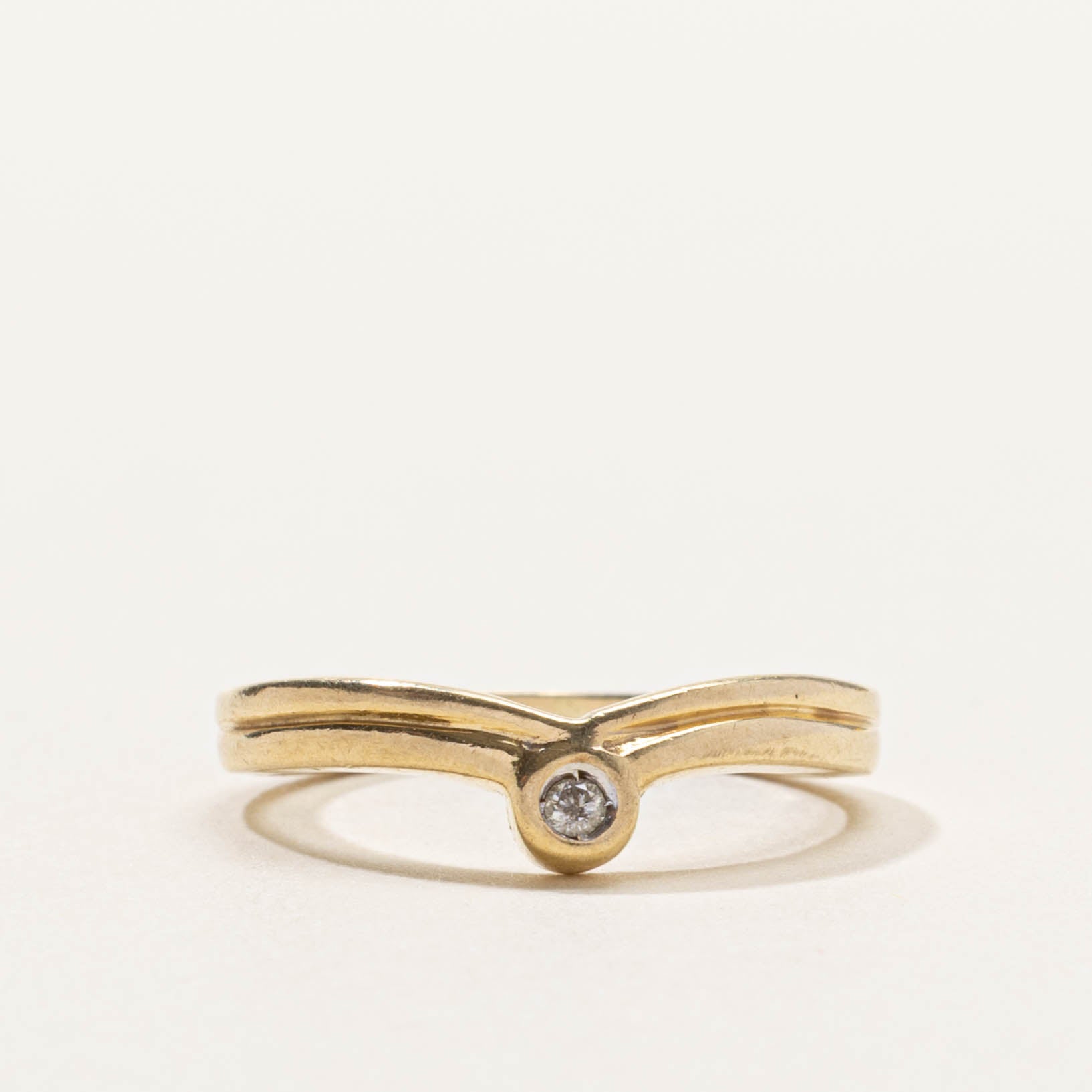 10k Bezel Set Diamond Chevron Ring | SZ 4.5