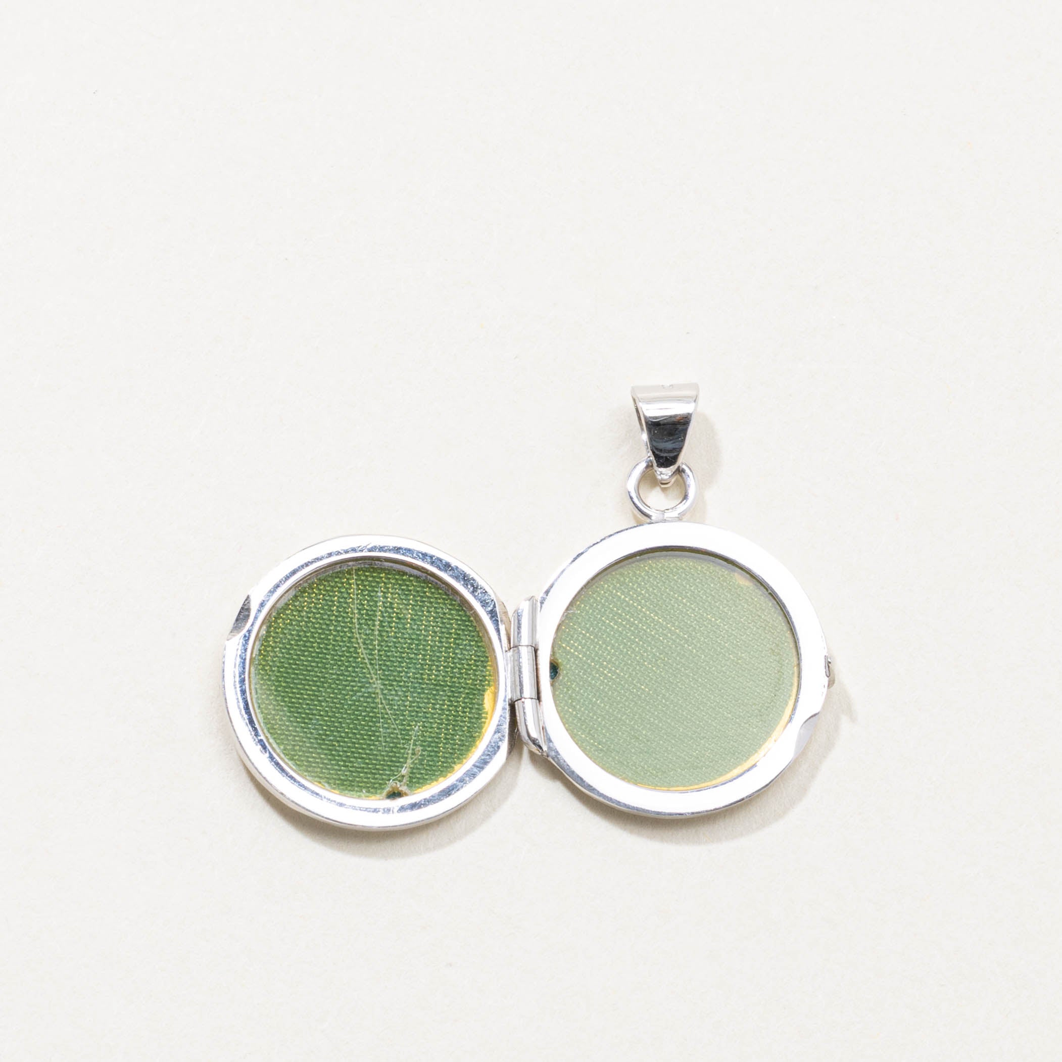 10k White Gold Floral Engraved Locket