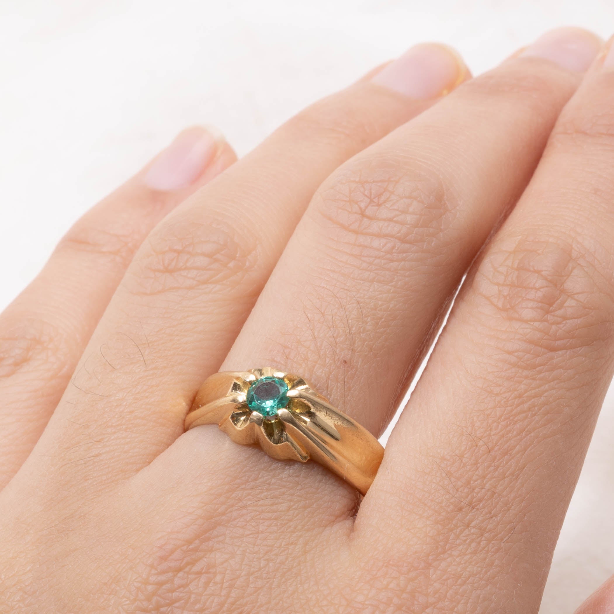18k Belcher Set Synthetic Emerald Ring | 0.30ct | SZ 10.75