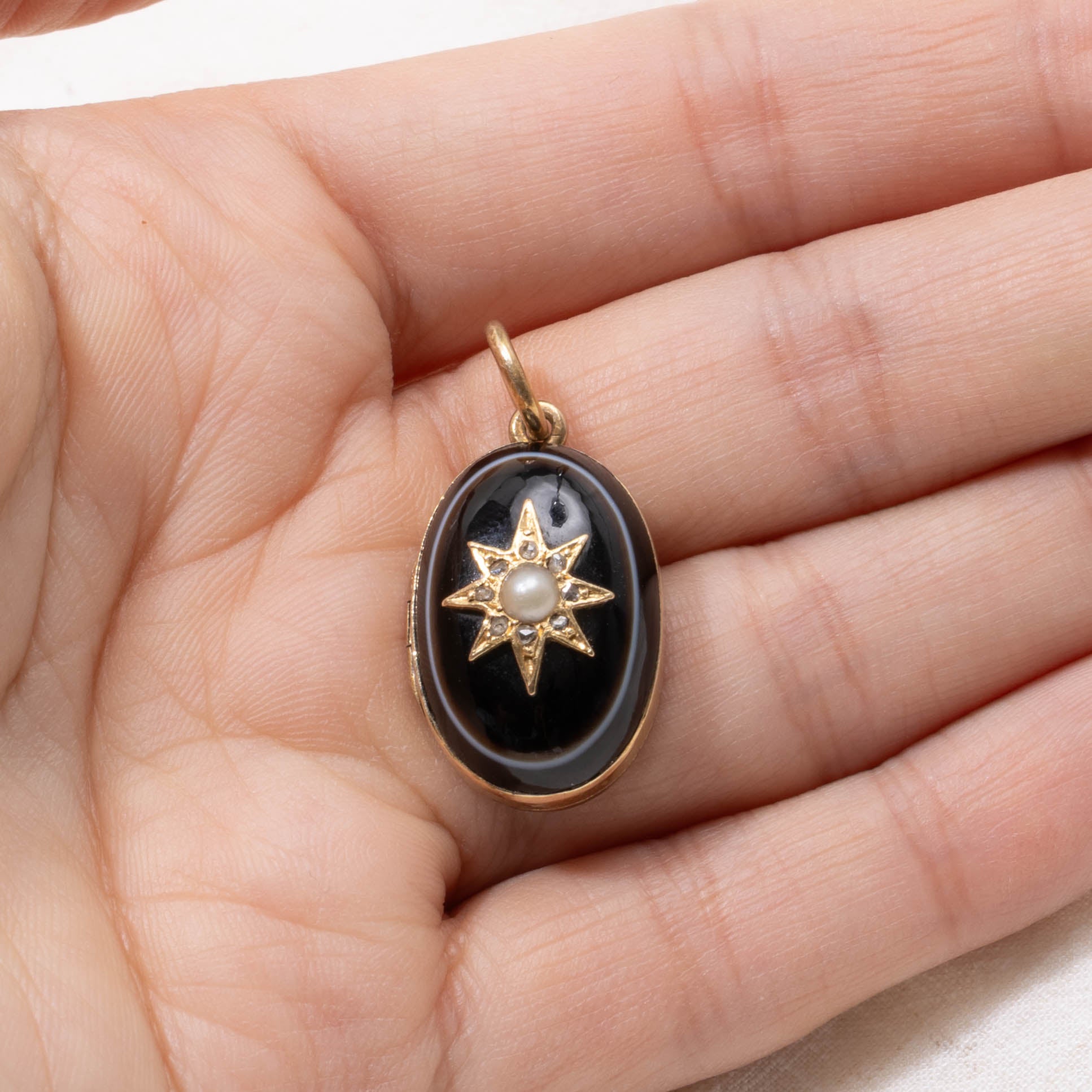14k Onyx, Pearl & Diamond Star Embossed Locket | 15.00ct, 0.04ctw