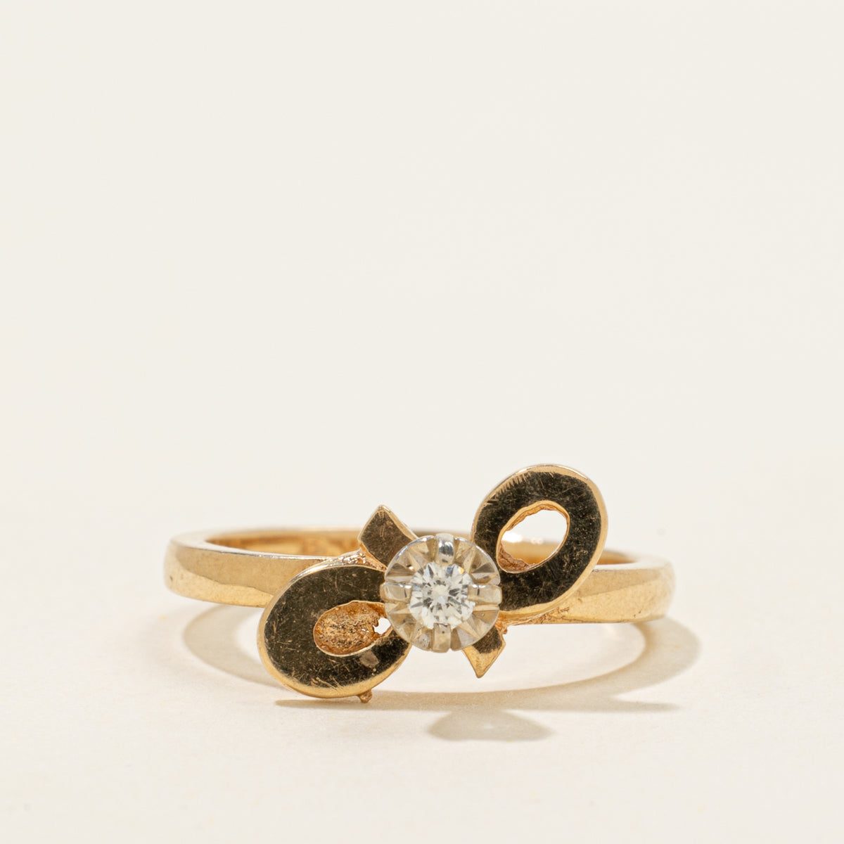 14k Illusion Set Diamond Bow Ring | SZ 5.5