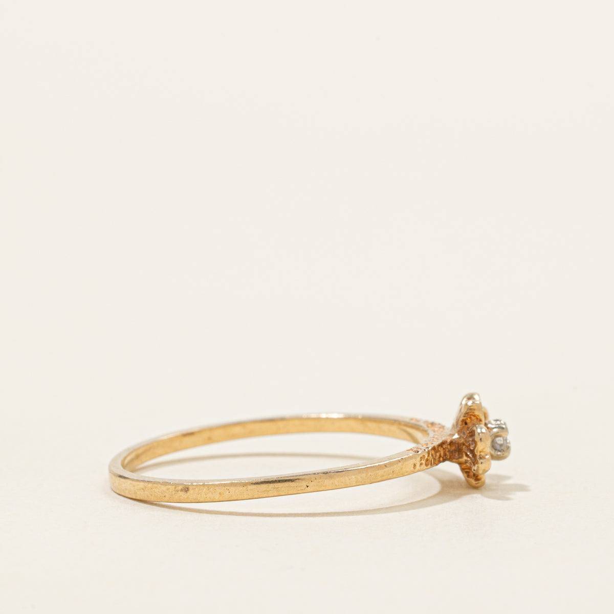 14k Diamond Textured Petite Floral Ring | SZ 7.75