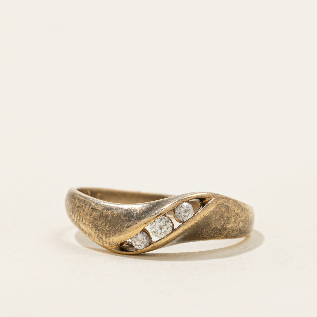 10k Three Stone Channel Set Diamond Wave Band | SZ 5.5