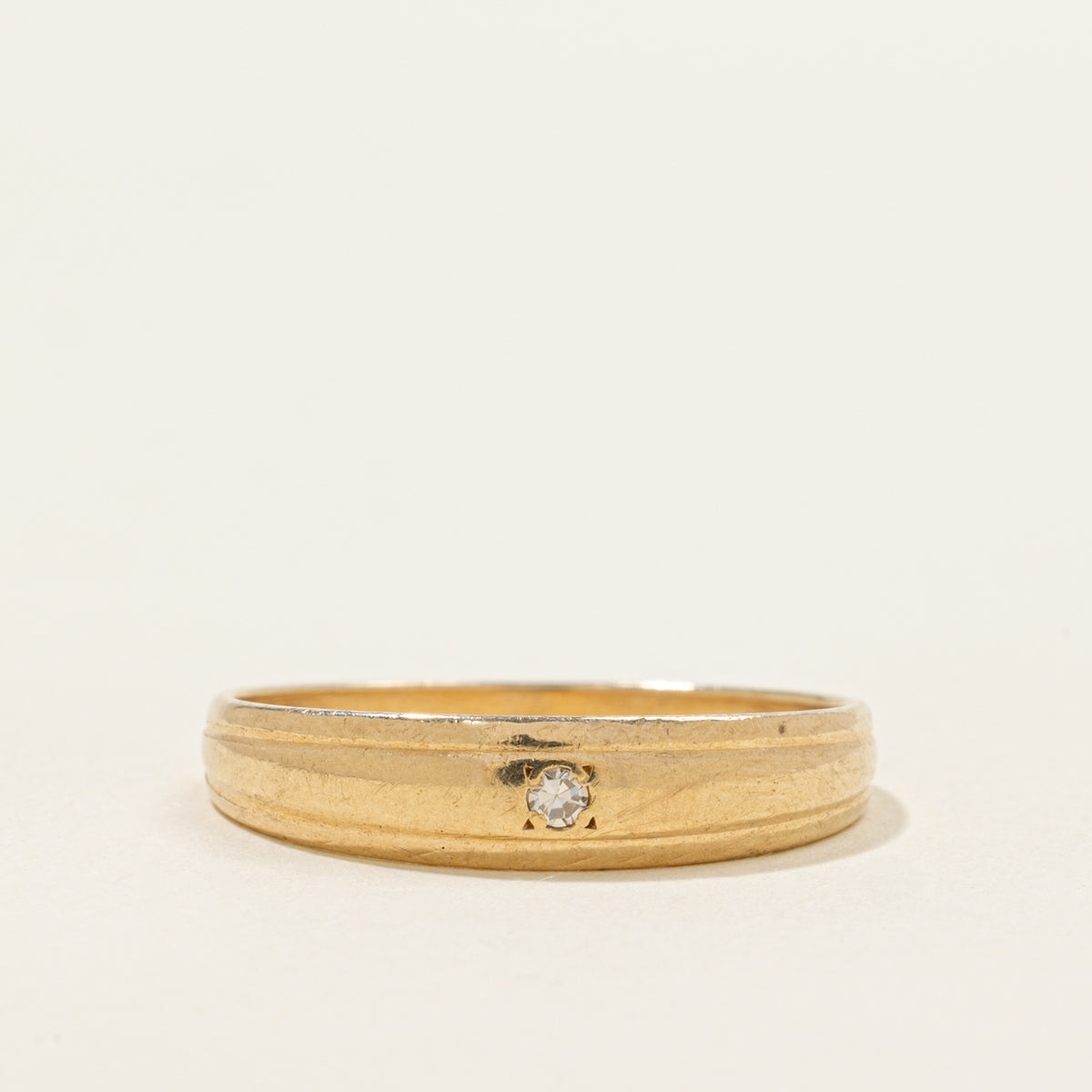 10k Star Set Diamond Grooved Band | SZ 9.75