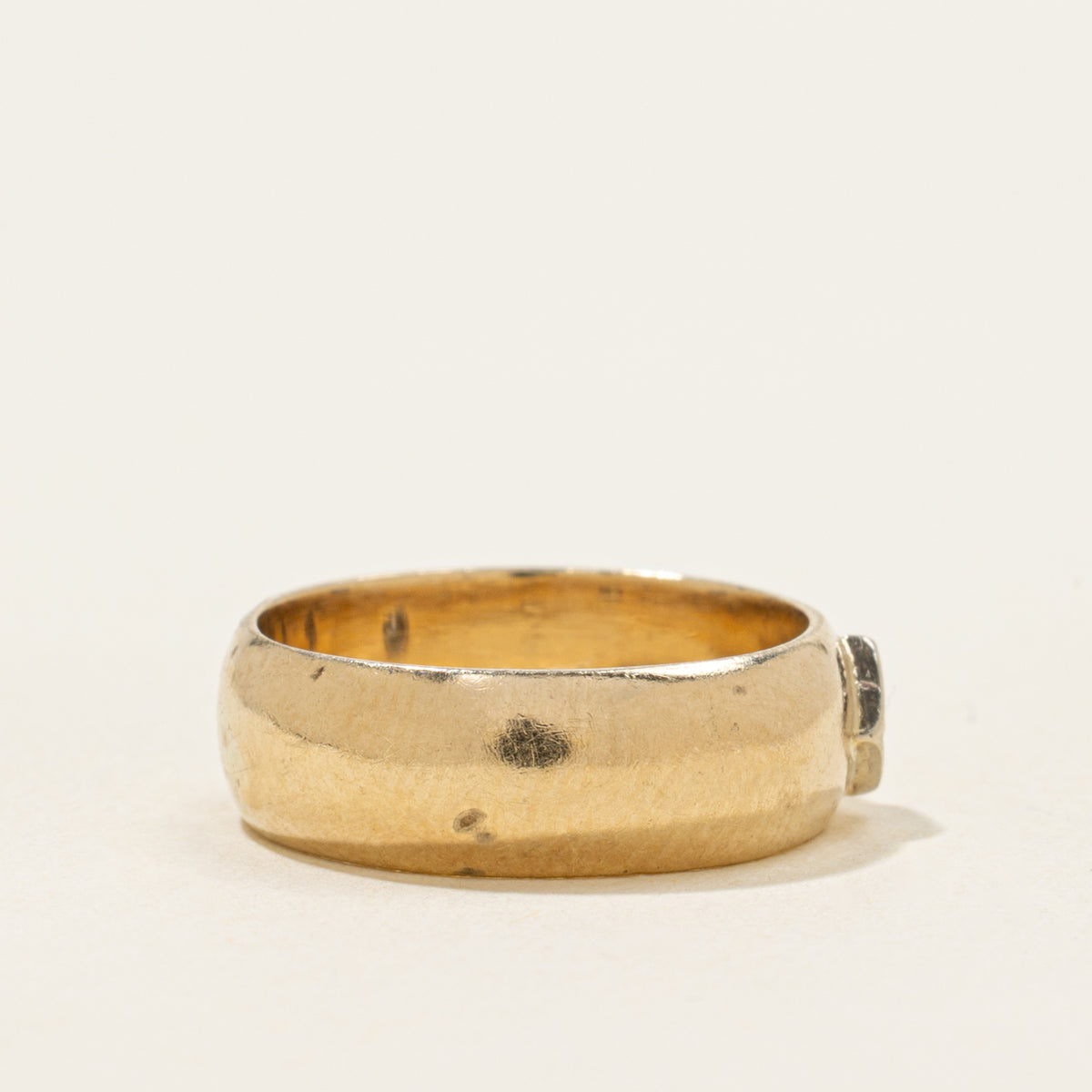 10k Illusion Set Diamond Band | 5.50mm | SZ 3.75