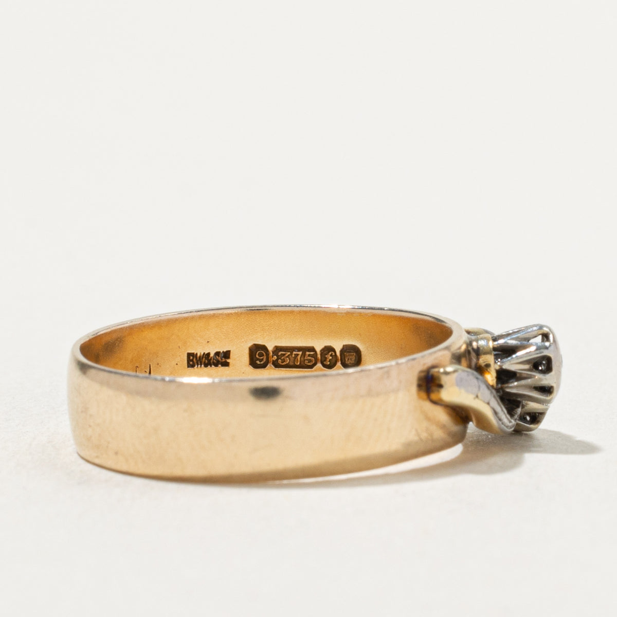 1961 London Two Tone Illusion Set Diamond Floral Design Ring | SZ 8.25