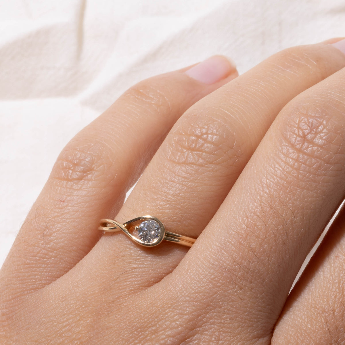 14k Solitaire Diamond Looped Cross Over Ring | 0.25ct VS1 H | SZ 7.75