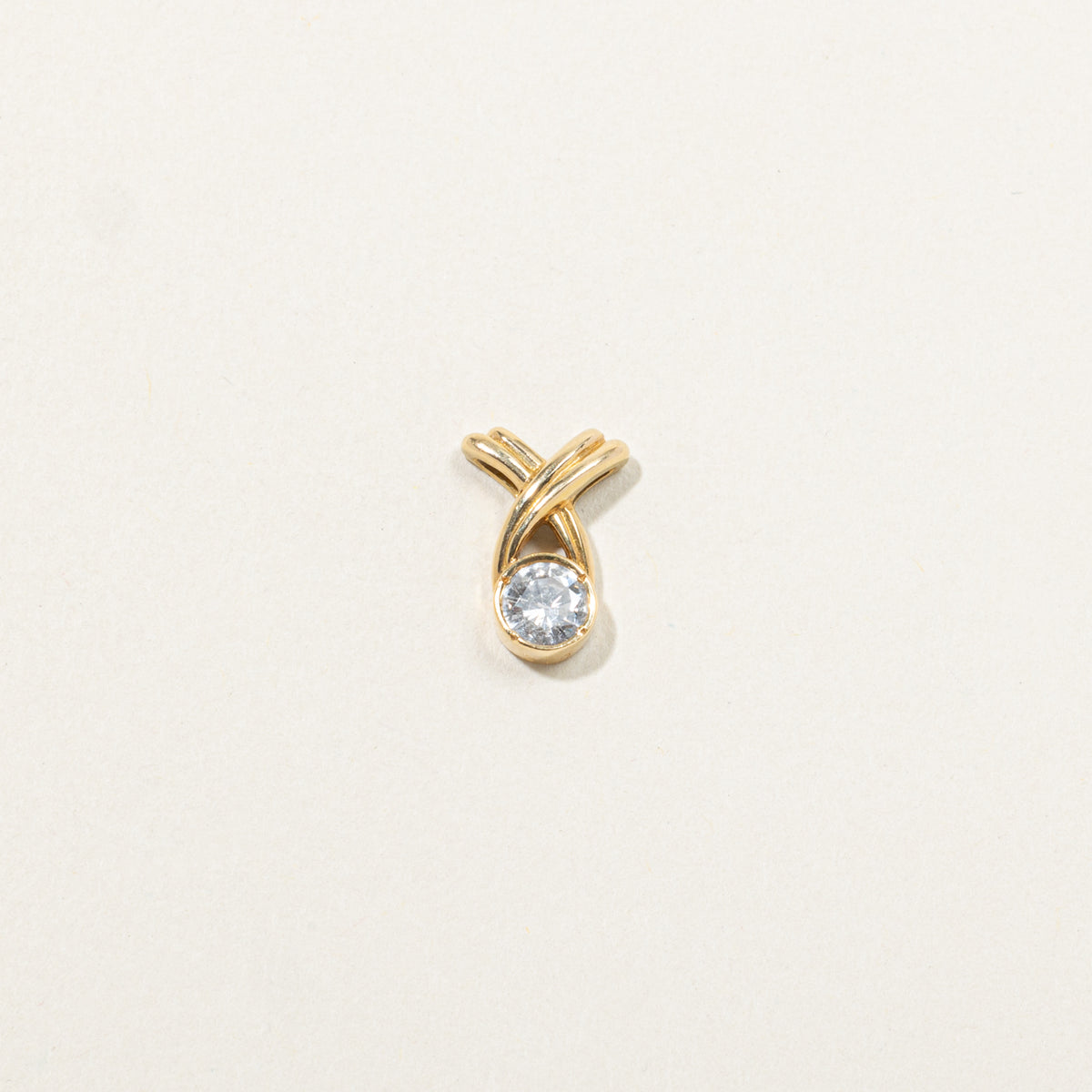 18k Solitaire Diamond Grooved Pendant | 0.45ct