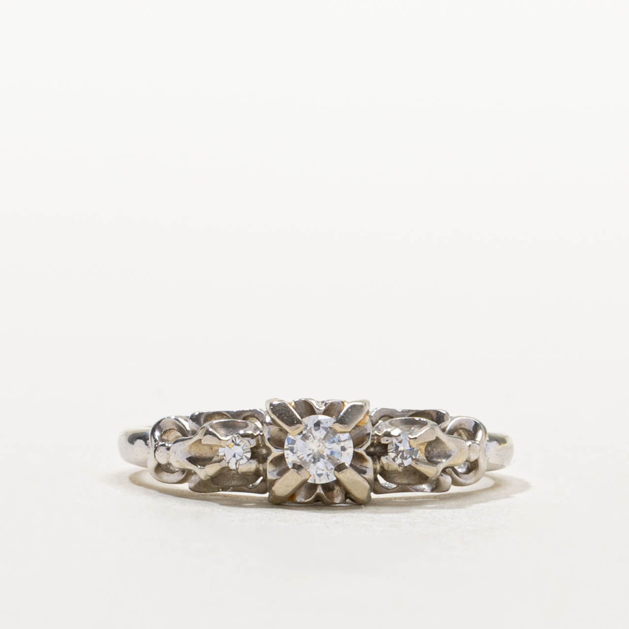 18k Illusion Set Diamond Accented Textured Ring | SZ 6