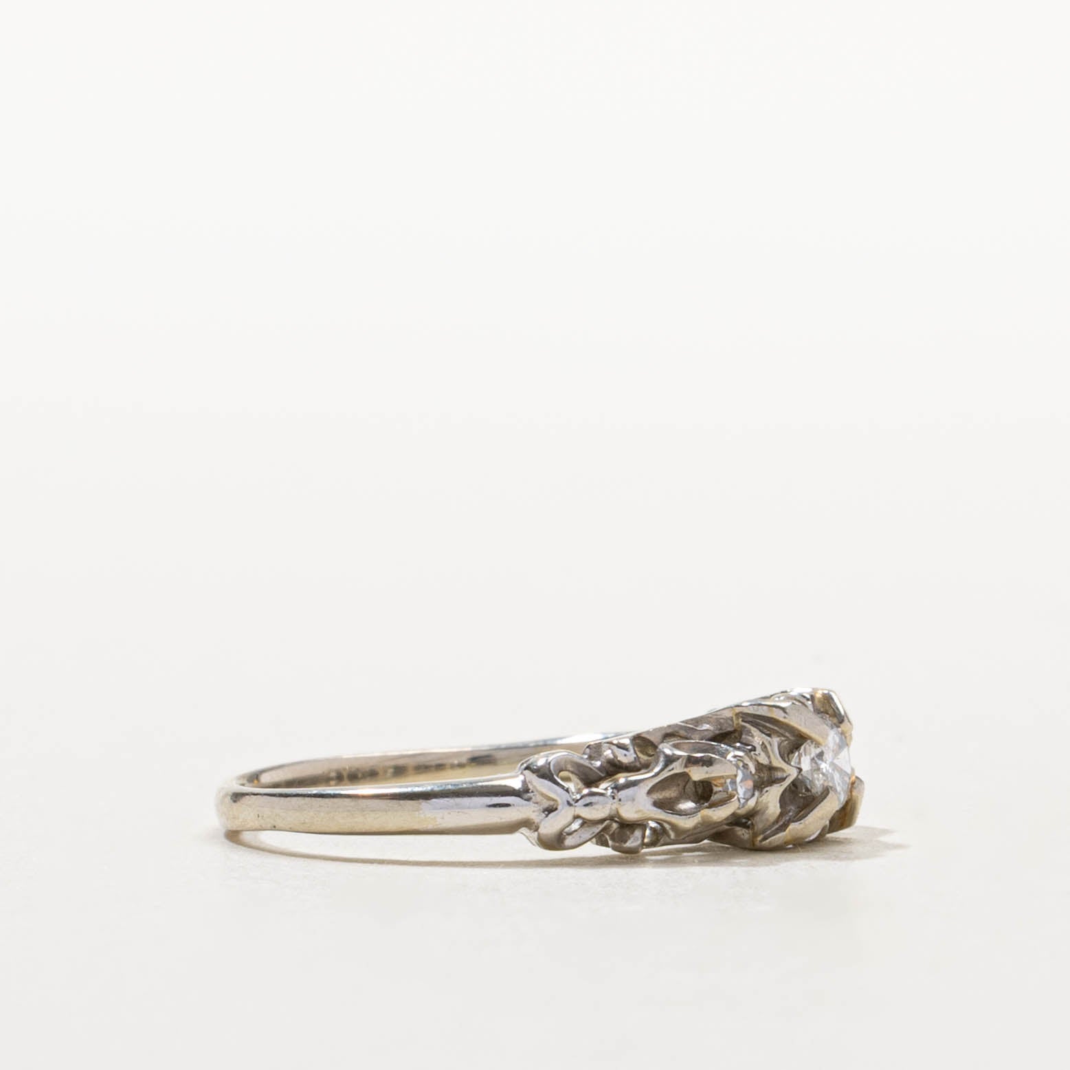 18k Illusion Set Diamond Accented Textured Ring | SZ 6