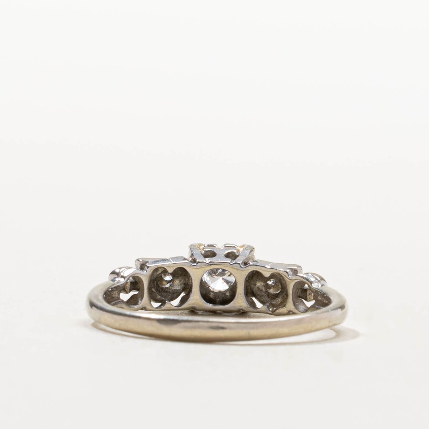 18k Illusion Set Diamond Accented Textured Ring | SZ 6
