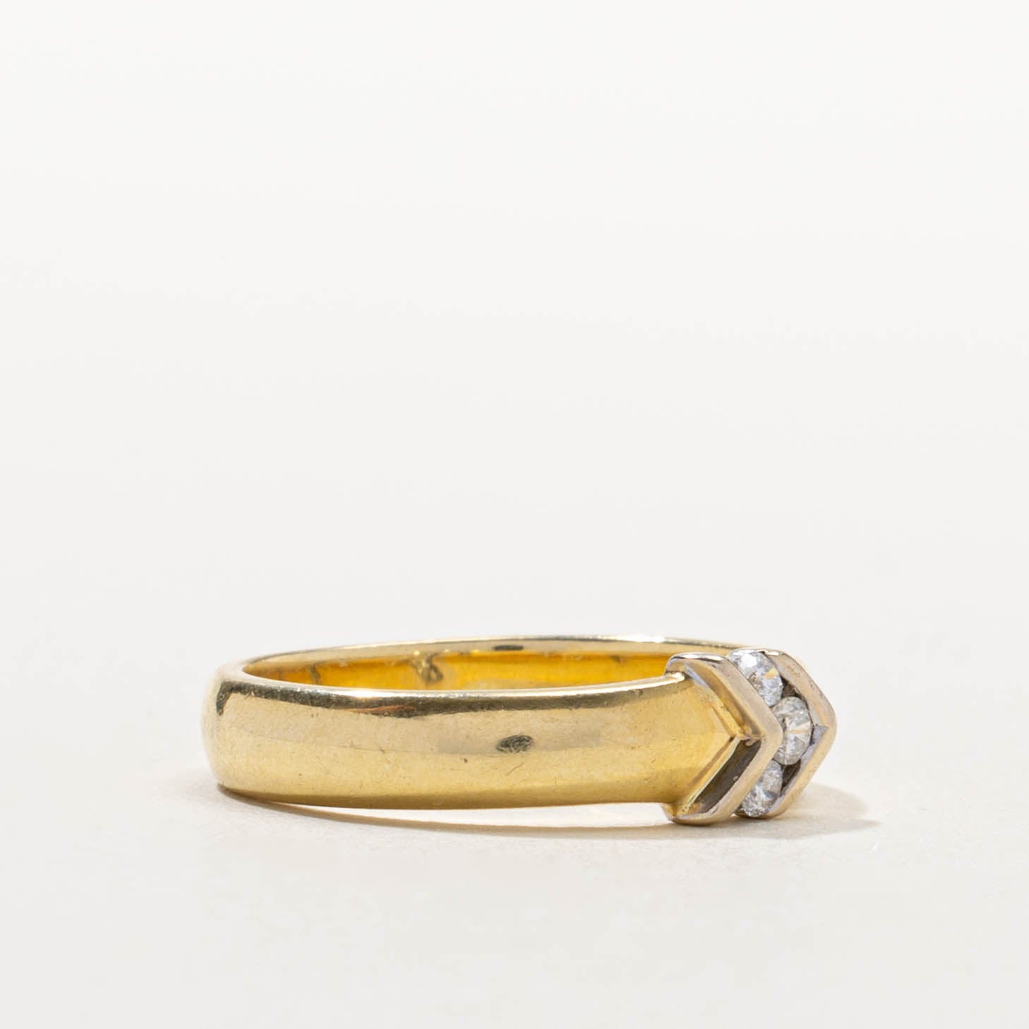 18k Three Stone Diamond Arrow Design Ring | SZ 7.25
