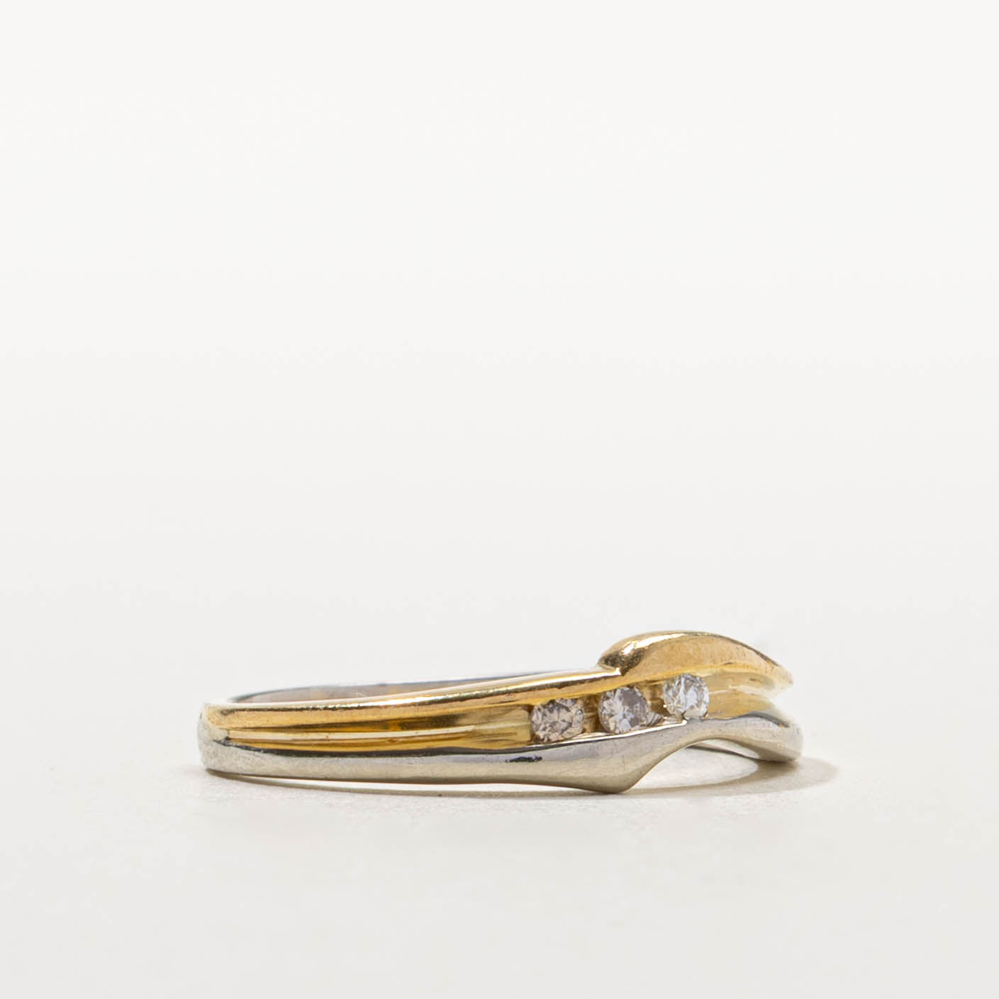 18k Two-Tone Wave Diamond Grooved Ring | SZ 7.25