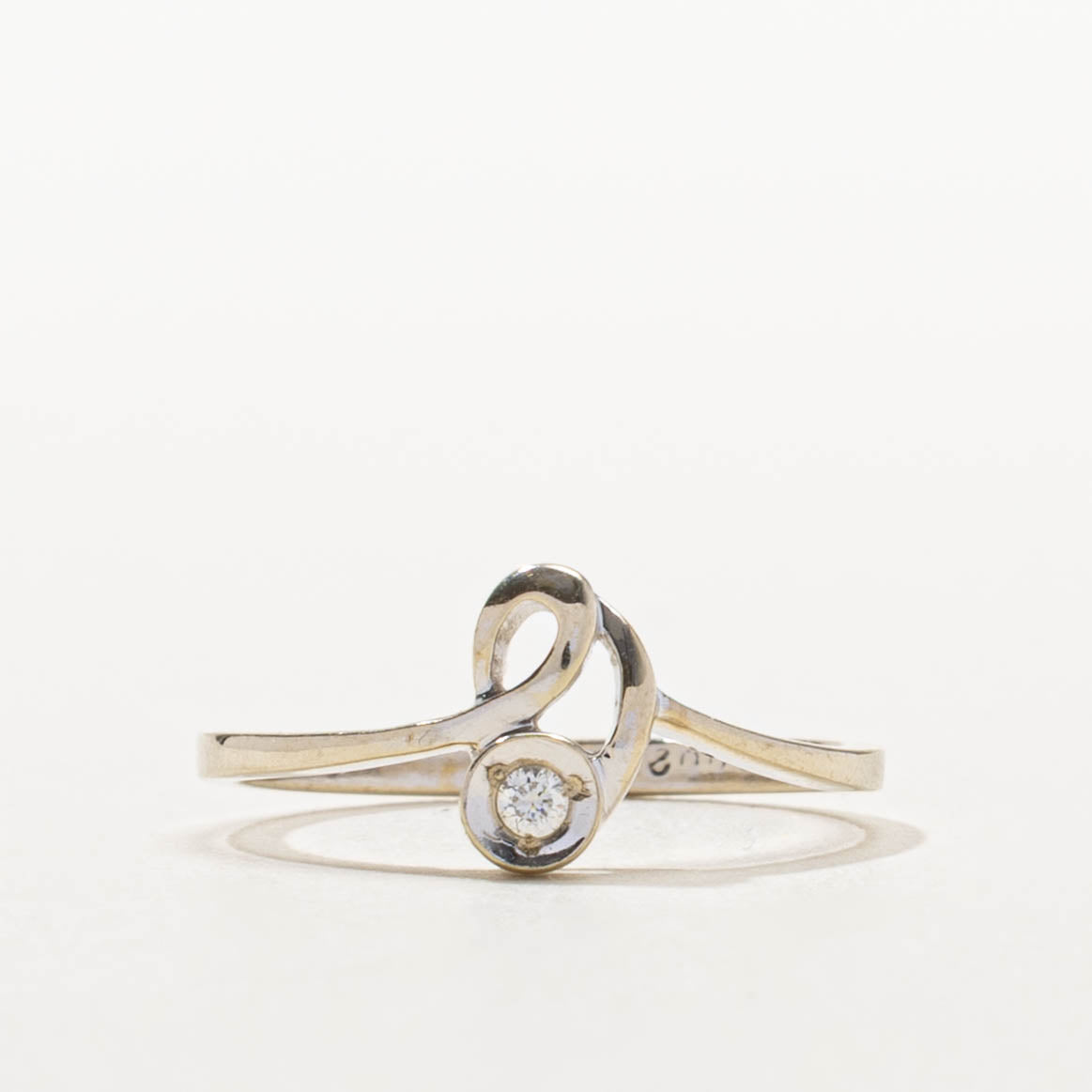 18k Diamond Twisted Abstract Ring | SZ 5