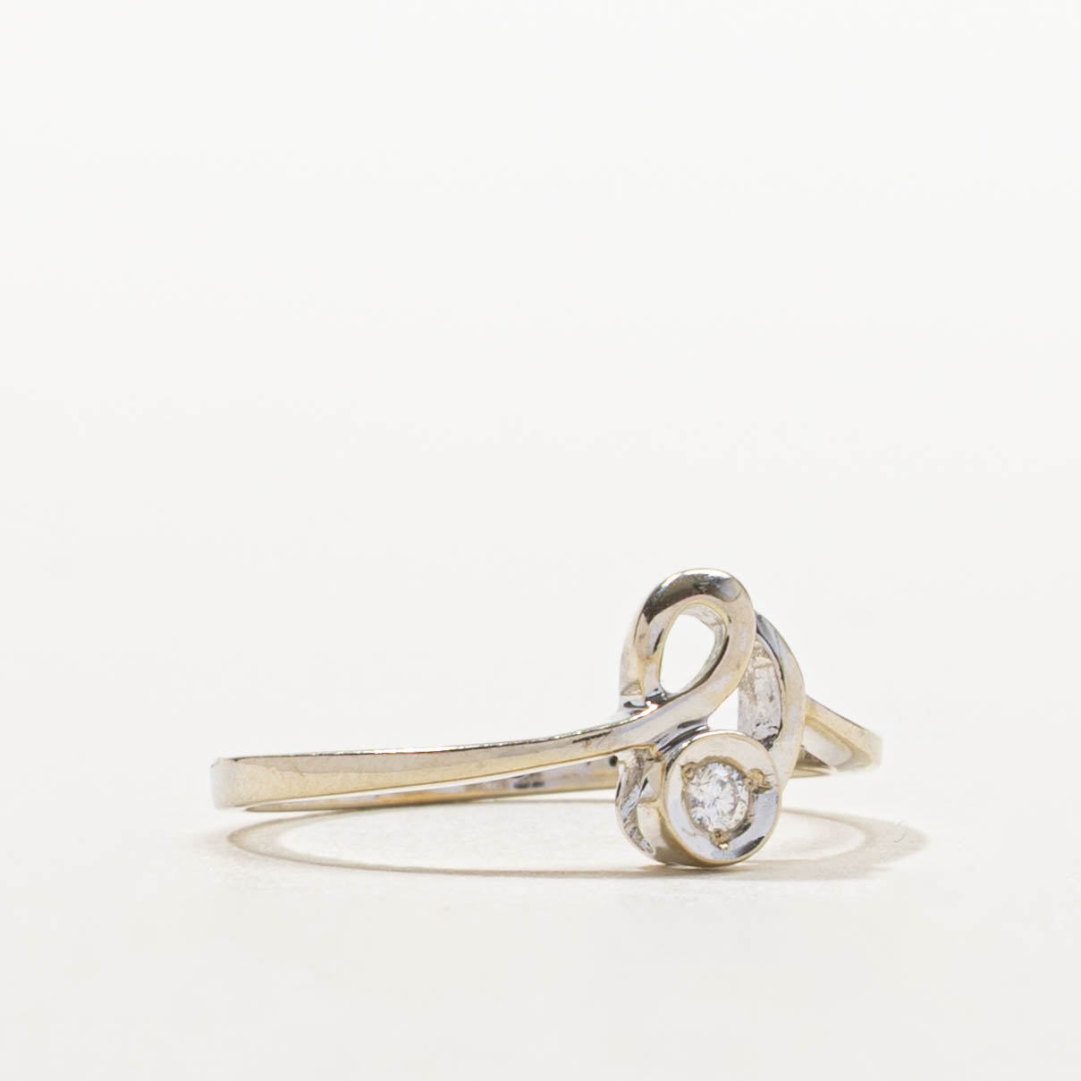 18k Diamond Twisted Abstract Ring | SZ 5