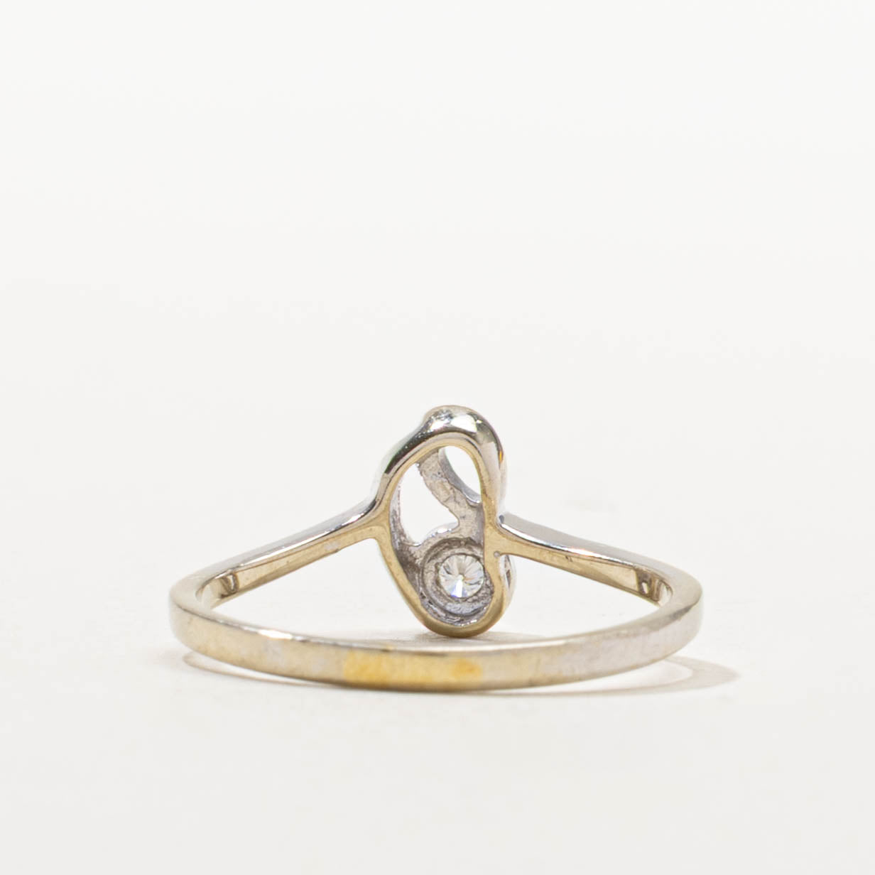 18k Diamond Twisted Abstract Ring | SZ 5