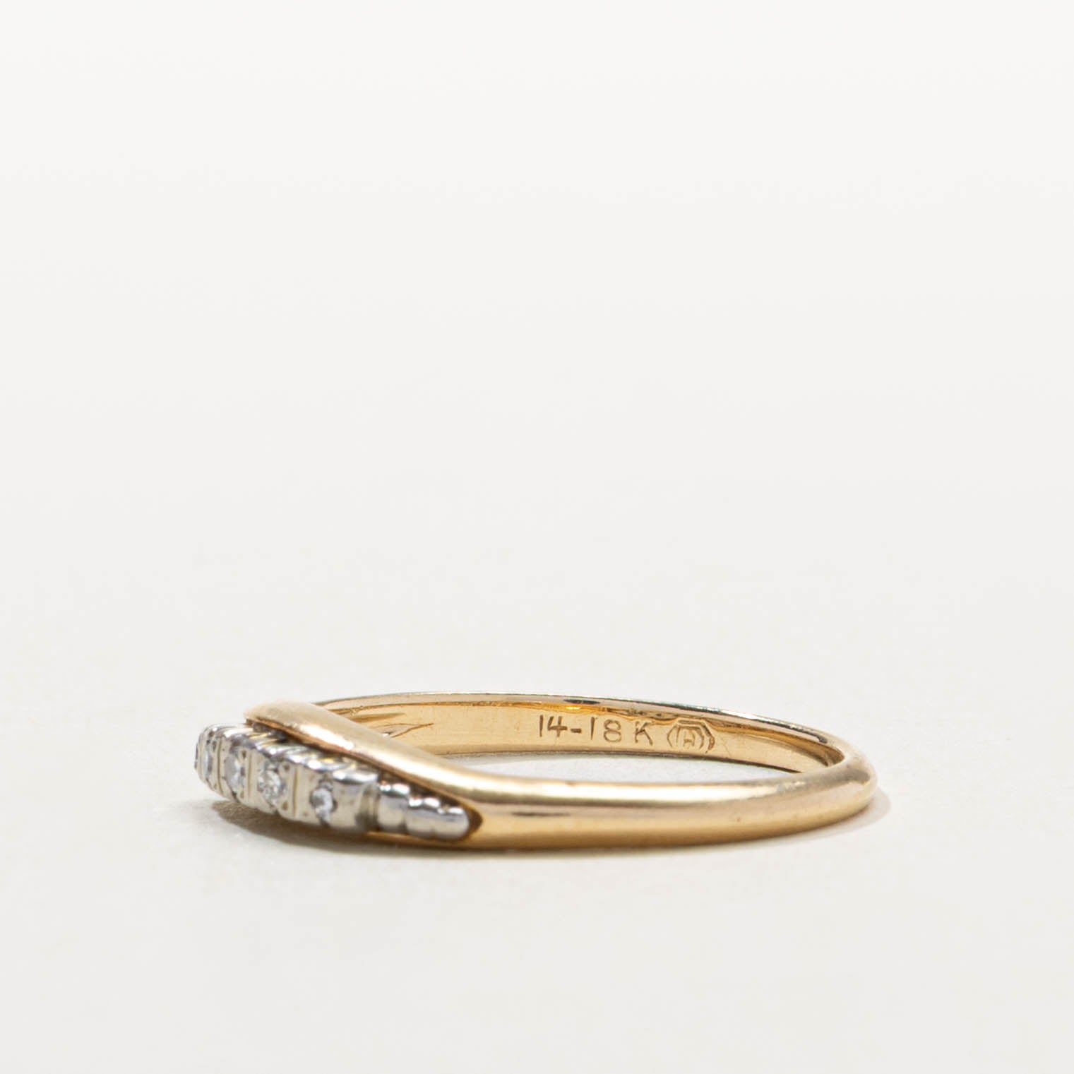 14k Semi Eternity Diamond Graduating Contour Band | SZ 6
