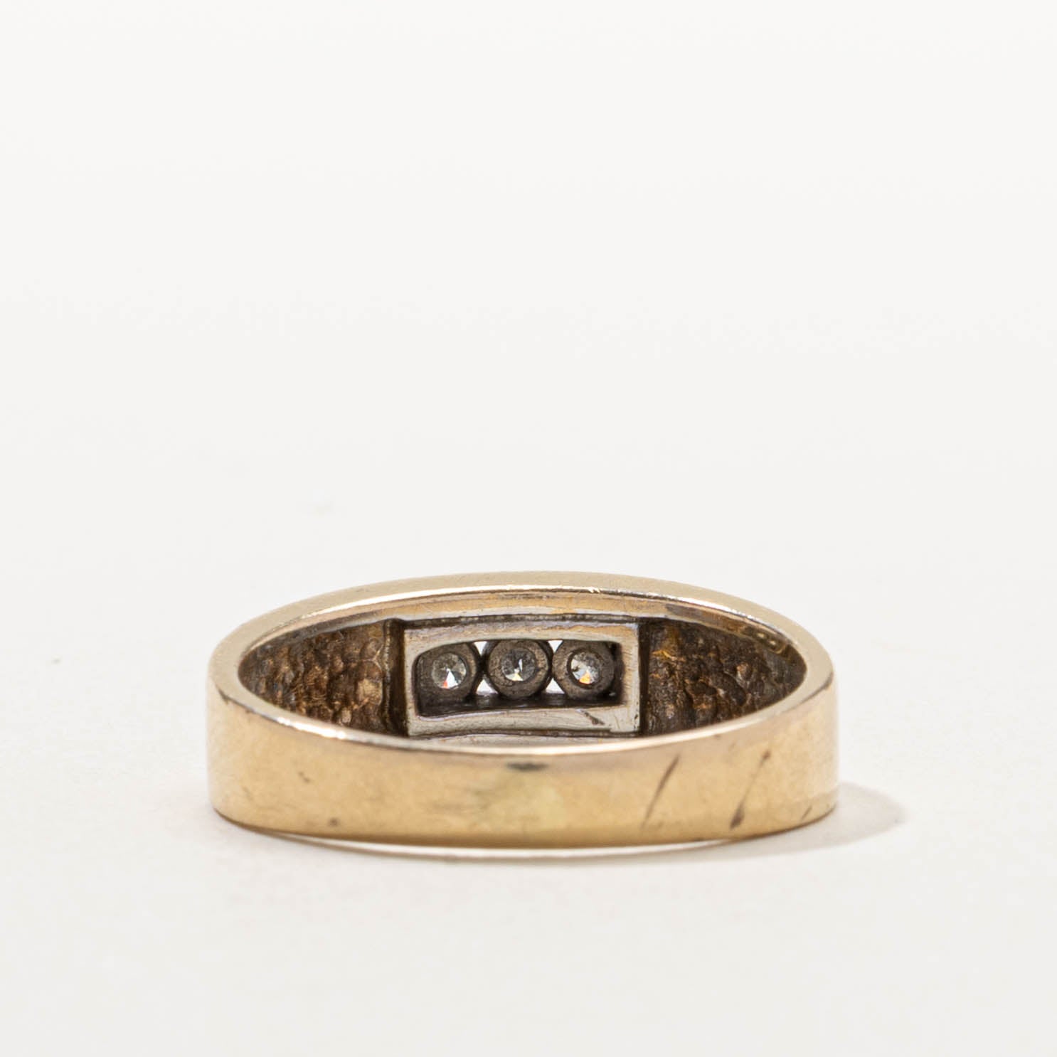 14k Three Stone Diamond Grooved Ring | SZ 7.25
