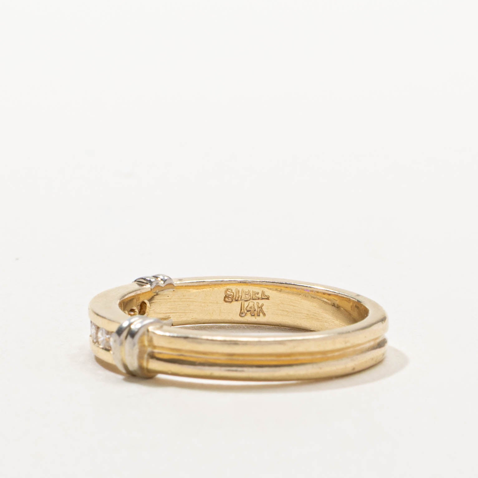 14k Round Brilliant Channel Set Diamond Grooved Band | SZ 8
