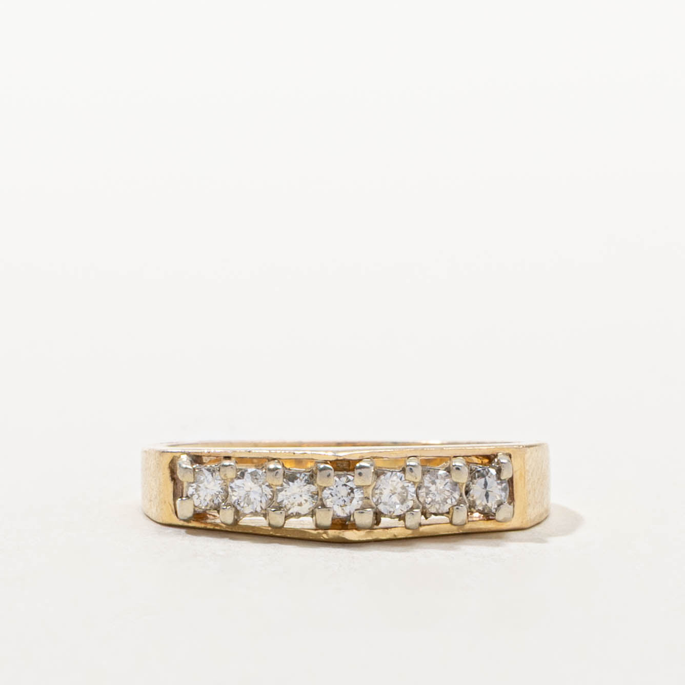 14k Round Brilliant Diamond Pointed Band | SZ 6