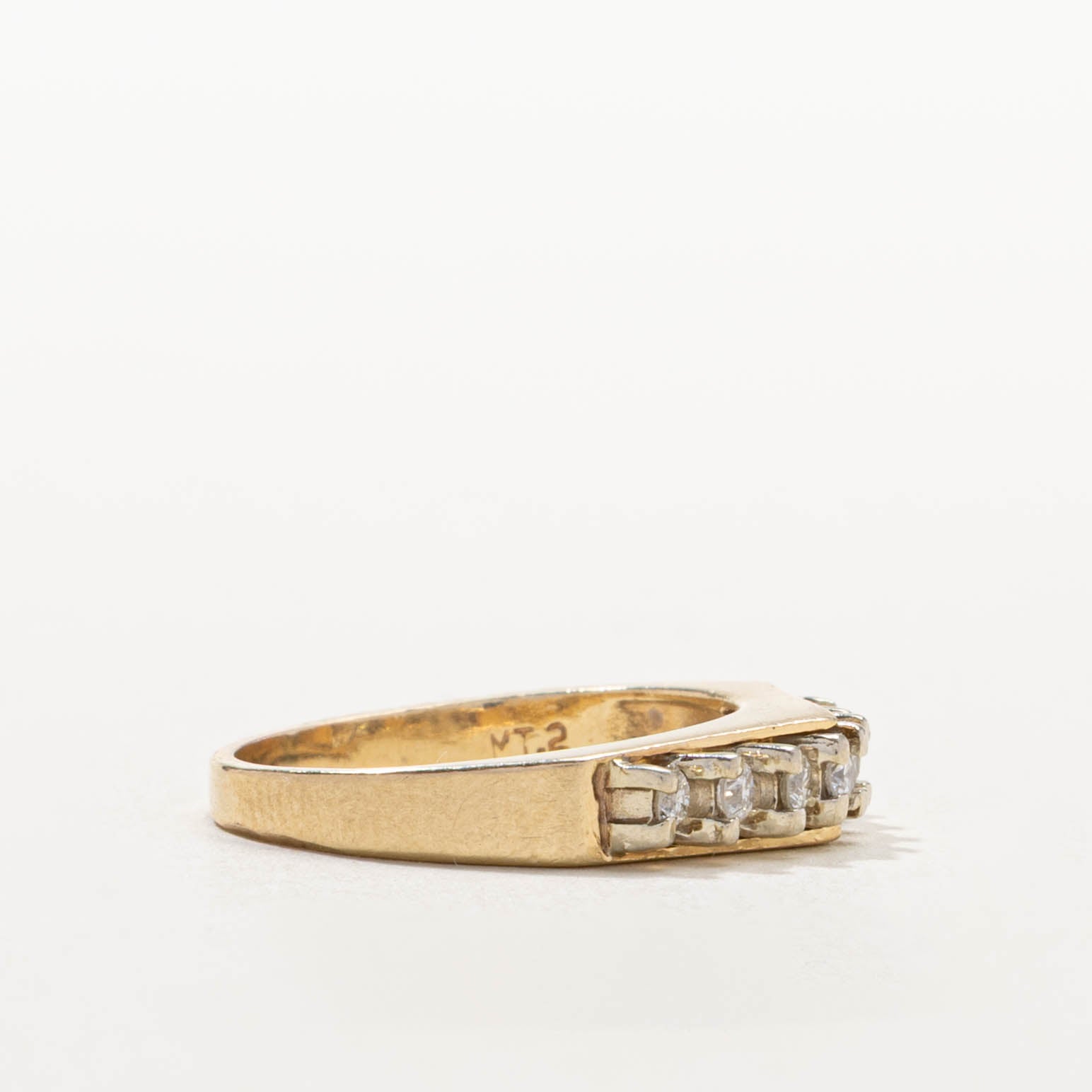 14k Round Brilliant Diamond Pointed Band | SZ 6