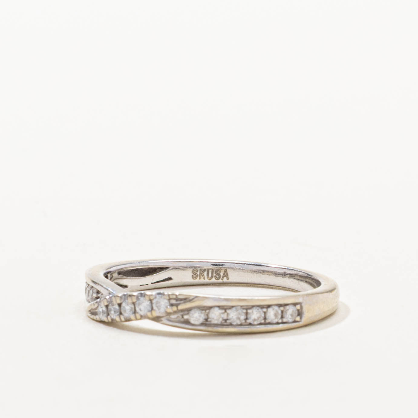 14k Diamond Crossover Band | SZ 6