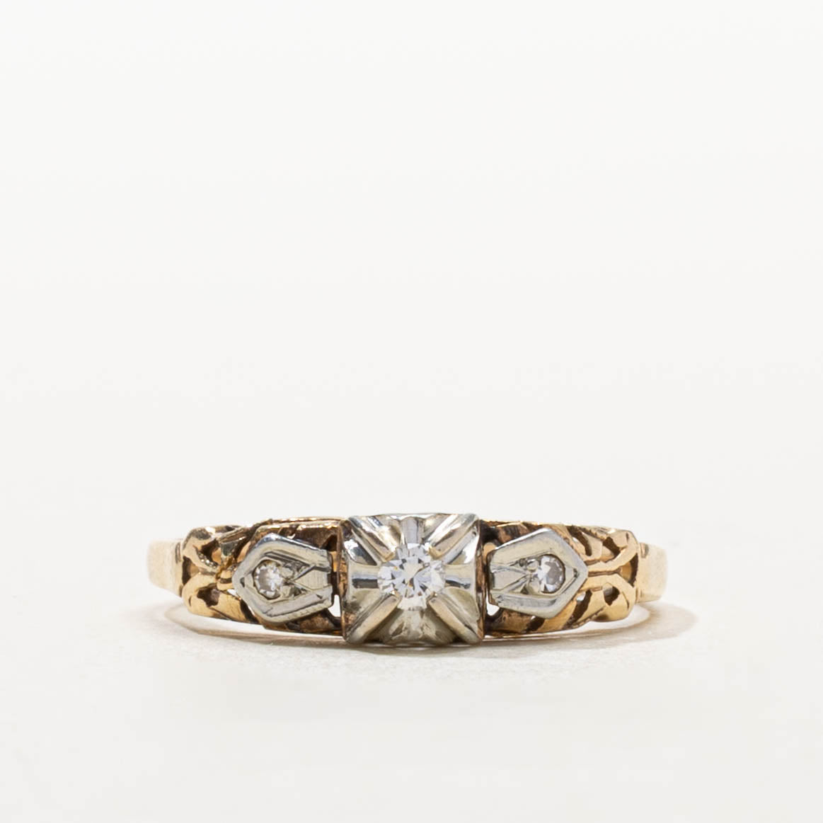 14k Illusion Set Diamond Textured Ring | SZ 5.75