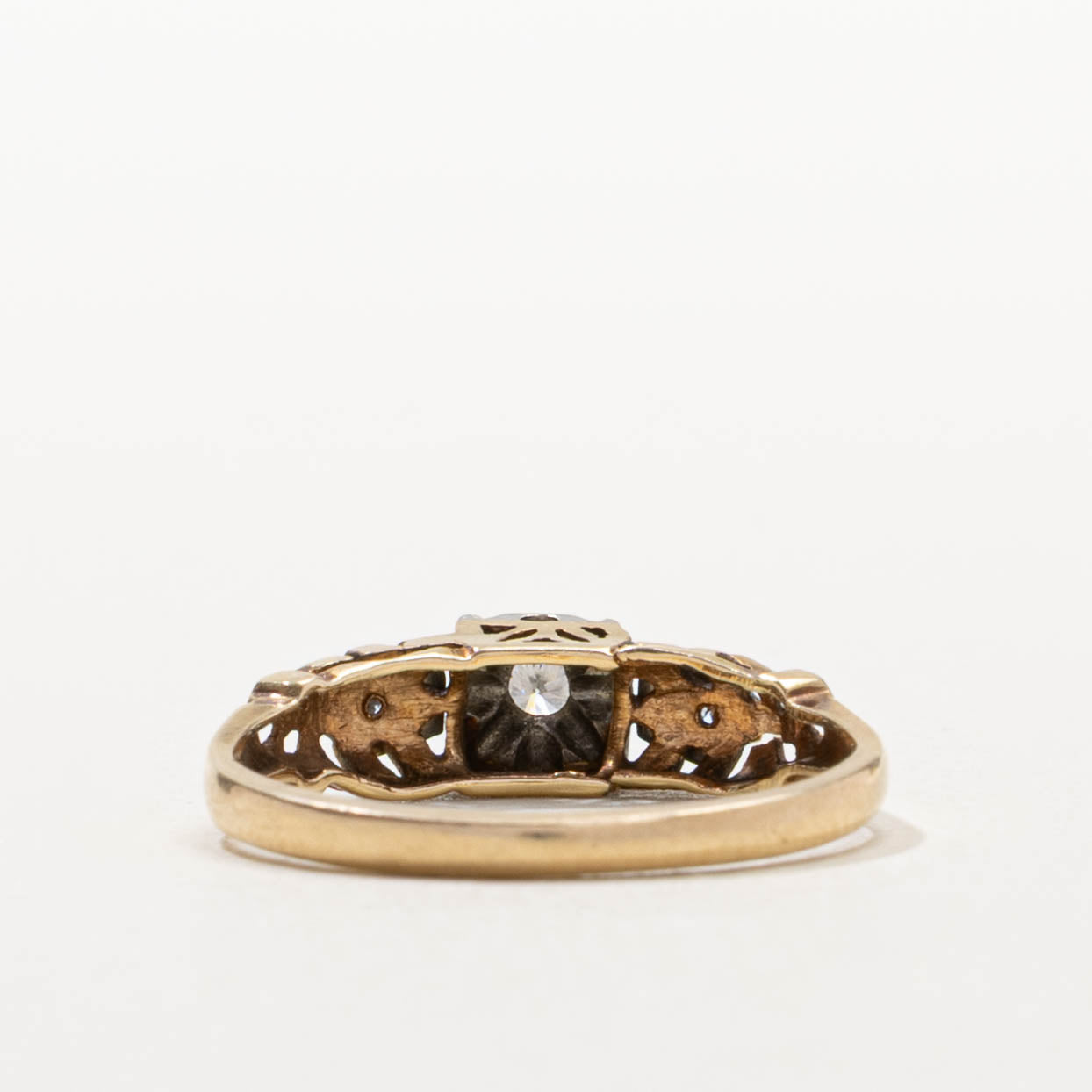 14k Illusion Set Diamond Textured Ring | SZ 5.75