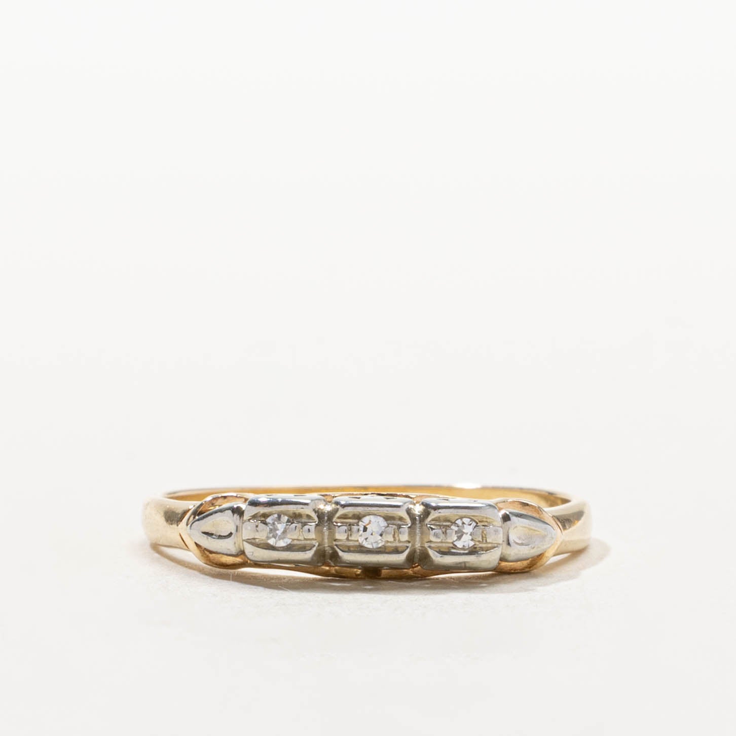 14k Illusion Set Diamond Textured Band | SZ 8
