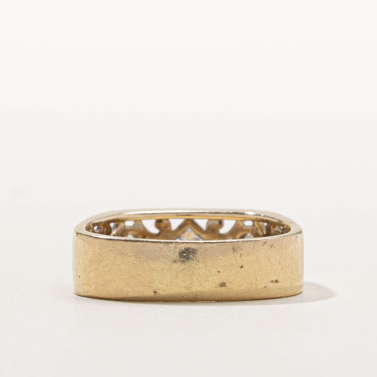 14k Bezel Set Multi Cut Diamond Scrollwork Band | SZ 6.75