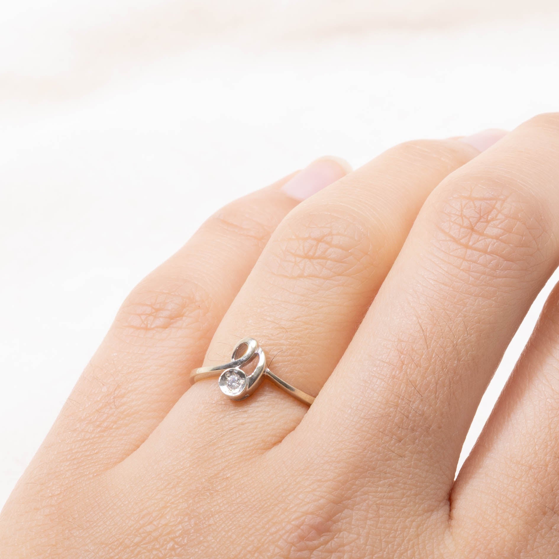 18k Diamond Twisted Abstract Ring | SZ 5