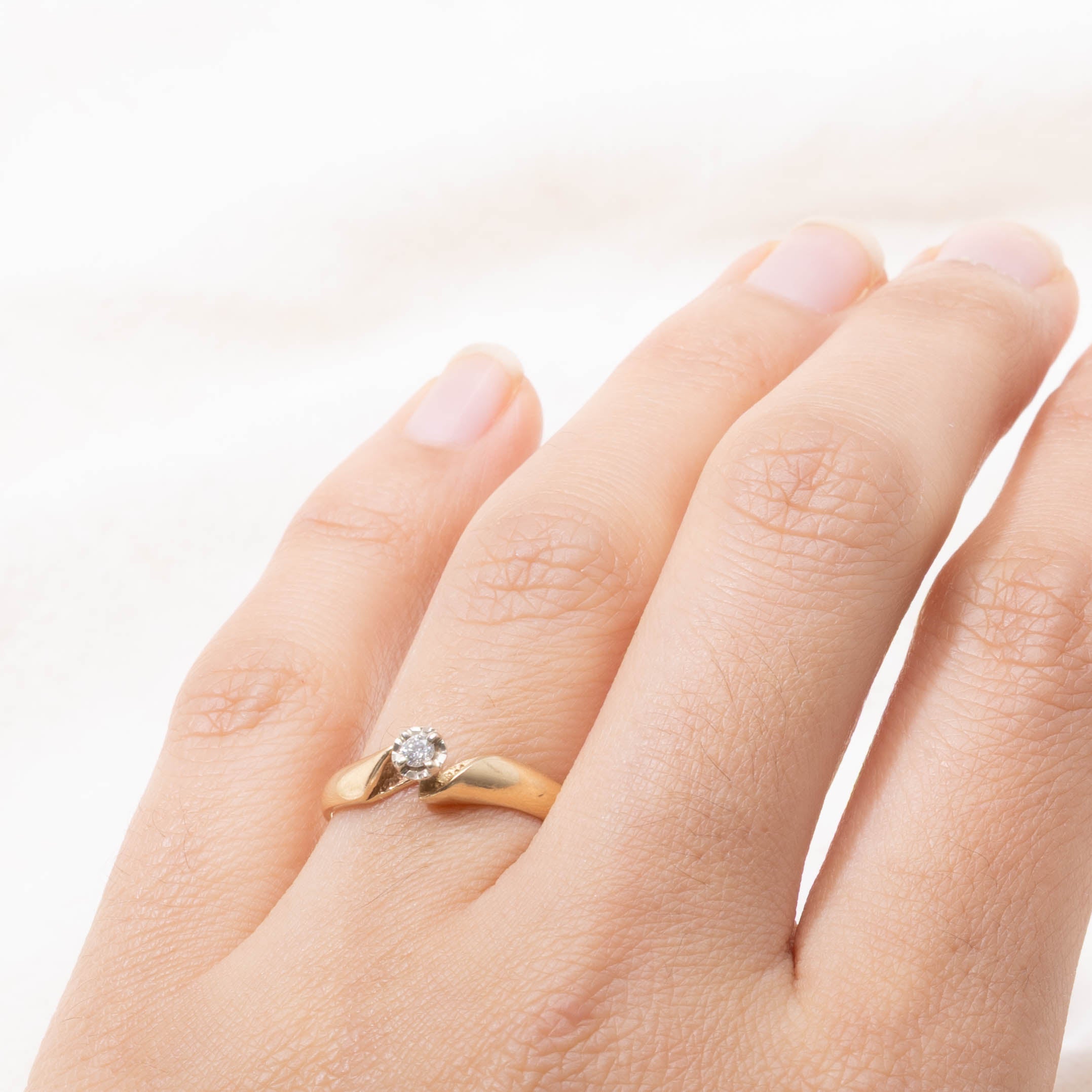 14k Illusion Set Round Brilliant Cut Diamond Ring | SZ 7.25