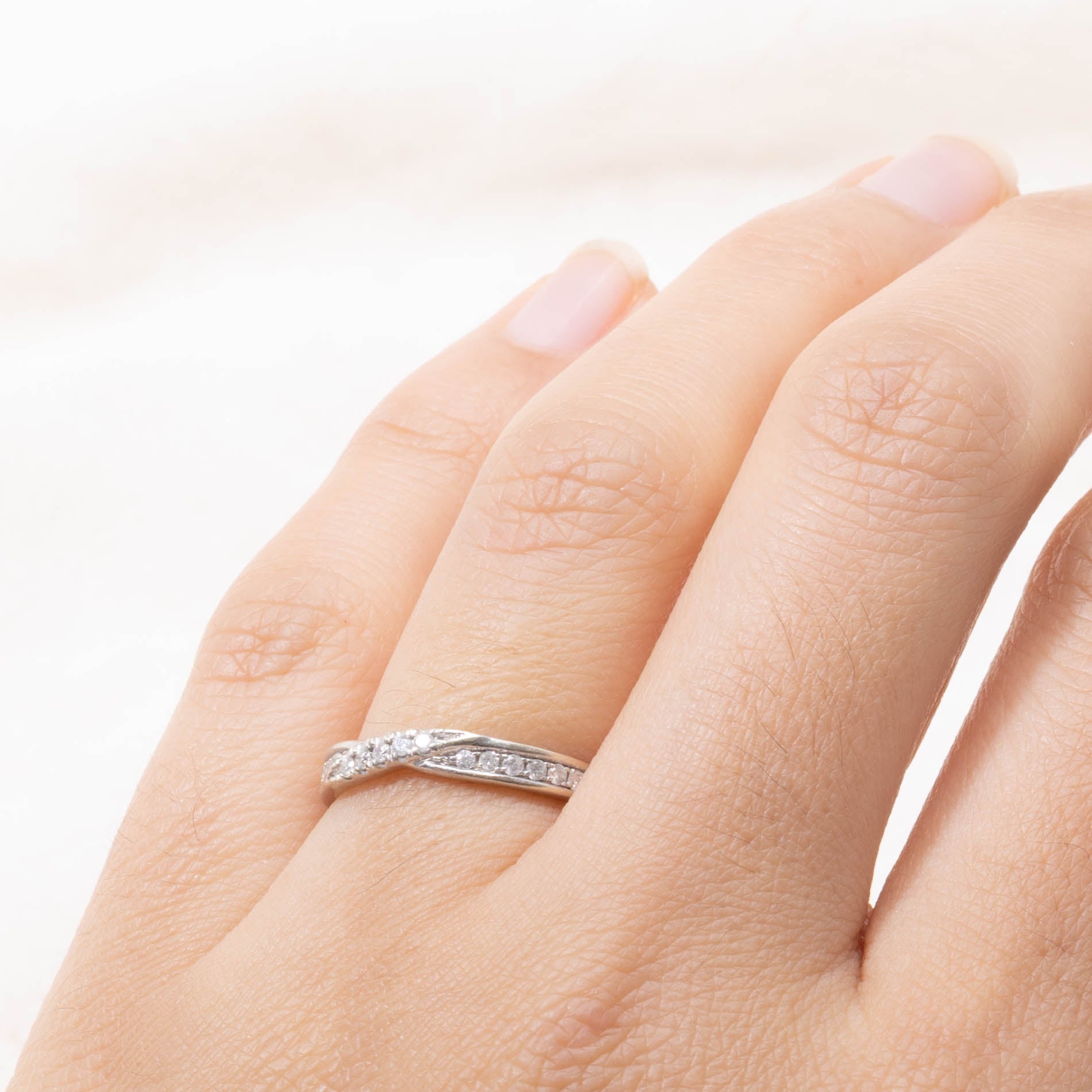 14k Diamond Crossover Band | SZ 6