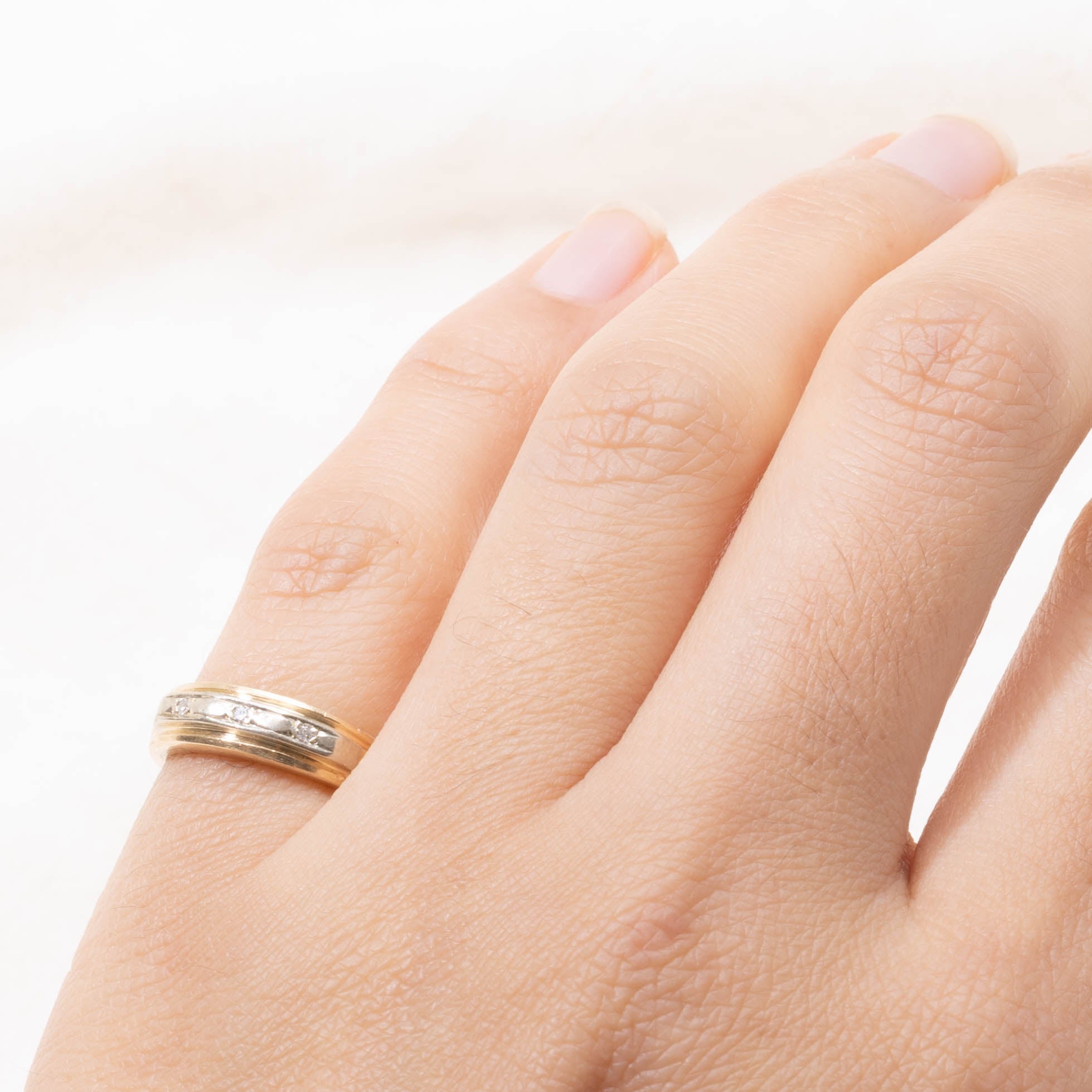 14k Two Tone Gold Three Stone Diamond Grooved Band | SZ 4