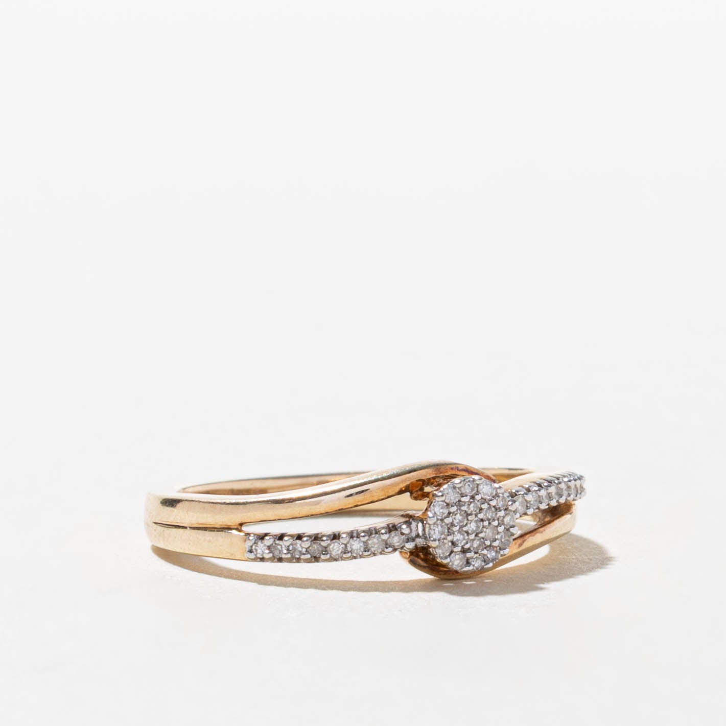 10k Diamond Circle Cluster Bypass Ring | SZ 7.25