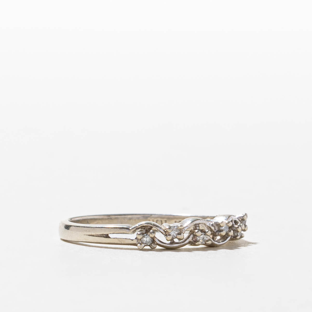 10k Diamond Accented Wave Band | SZ 5.5