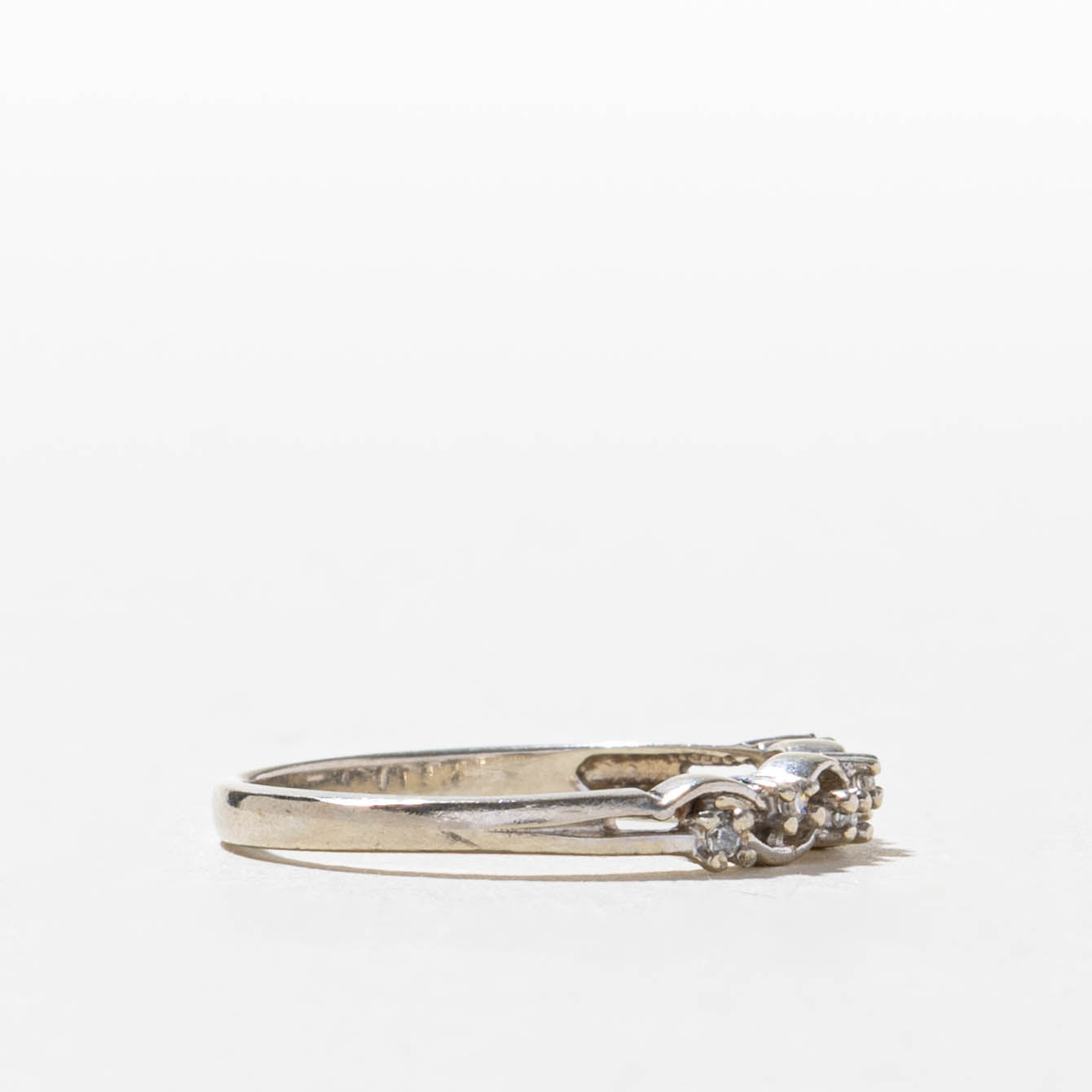 10k Diamond Accented Wave Band | SZ 5.5