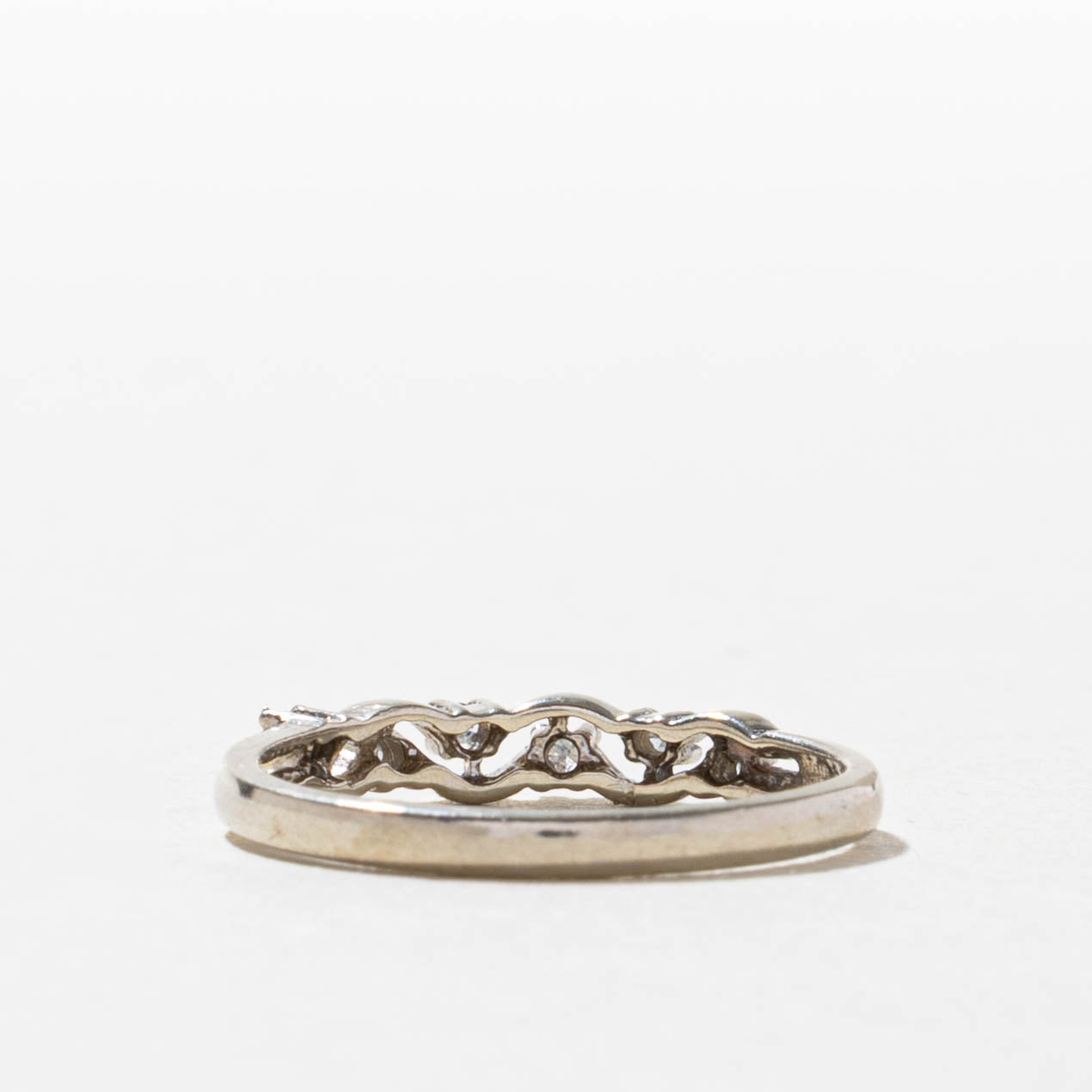 10k Diamond Accented Wave Band | SZ 5.5