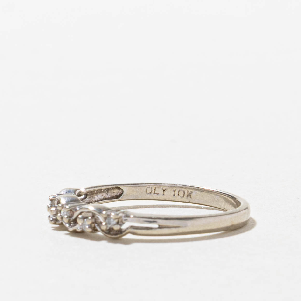 10k Diamond Accented Wave Band | SZ 5.5