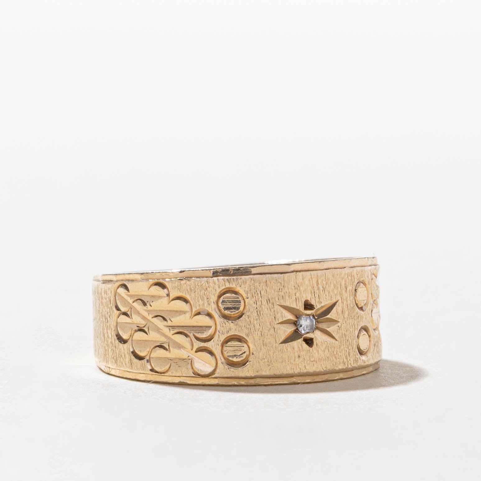 10k Star Set Diamond Engraved Band | SZ 9