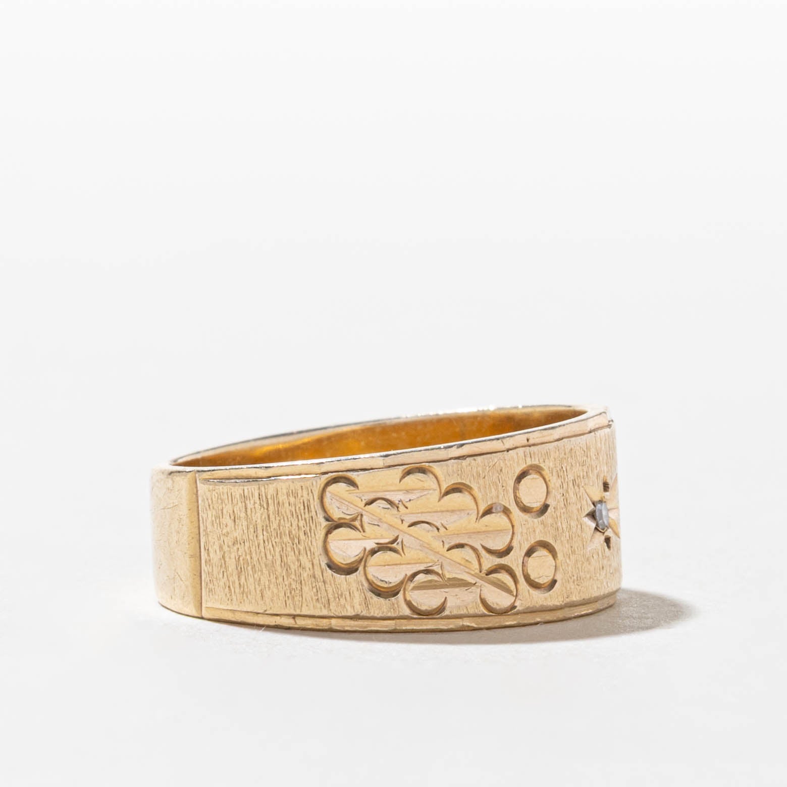 10k Star Set Diamond Engraved Band | SZ 9