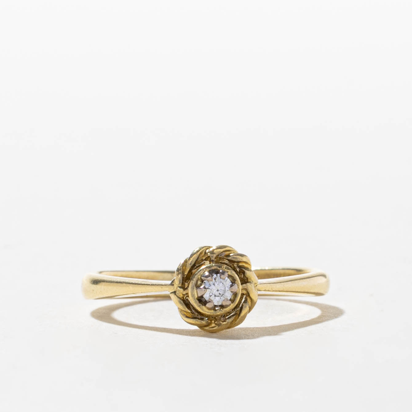 18k Single Diamond Flower Ring | SZ 6