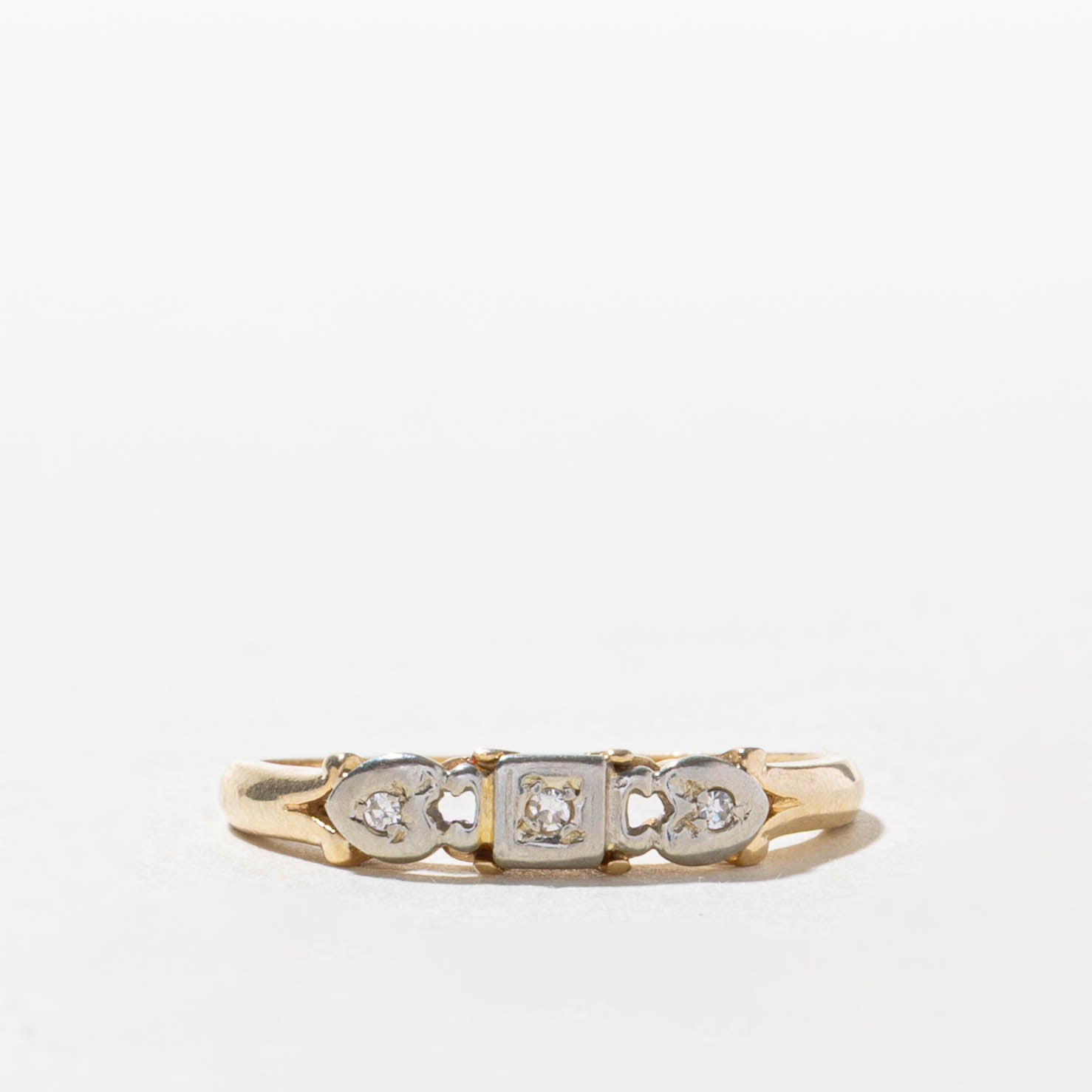 14k Illusion Set Diamond Textured Ring | SZ 5.75
