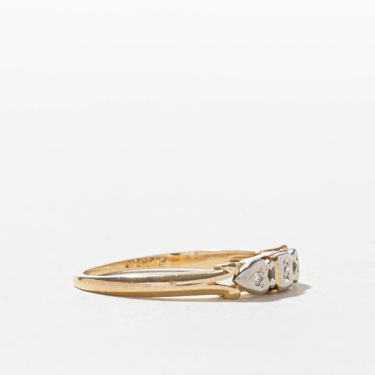 14k Illusion Set Diamond Textured Ring | SZ 5.75